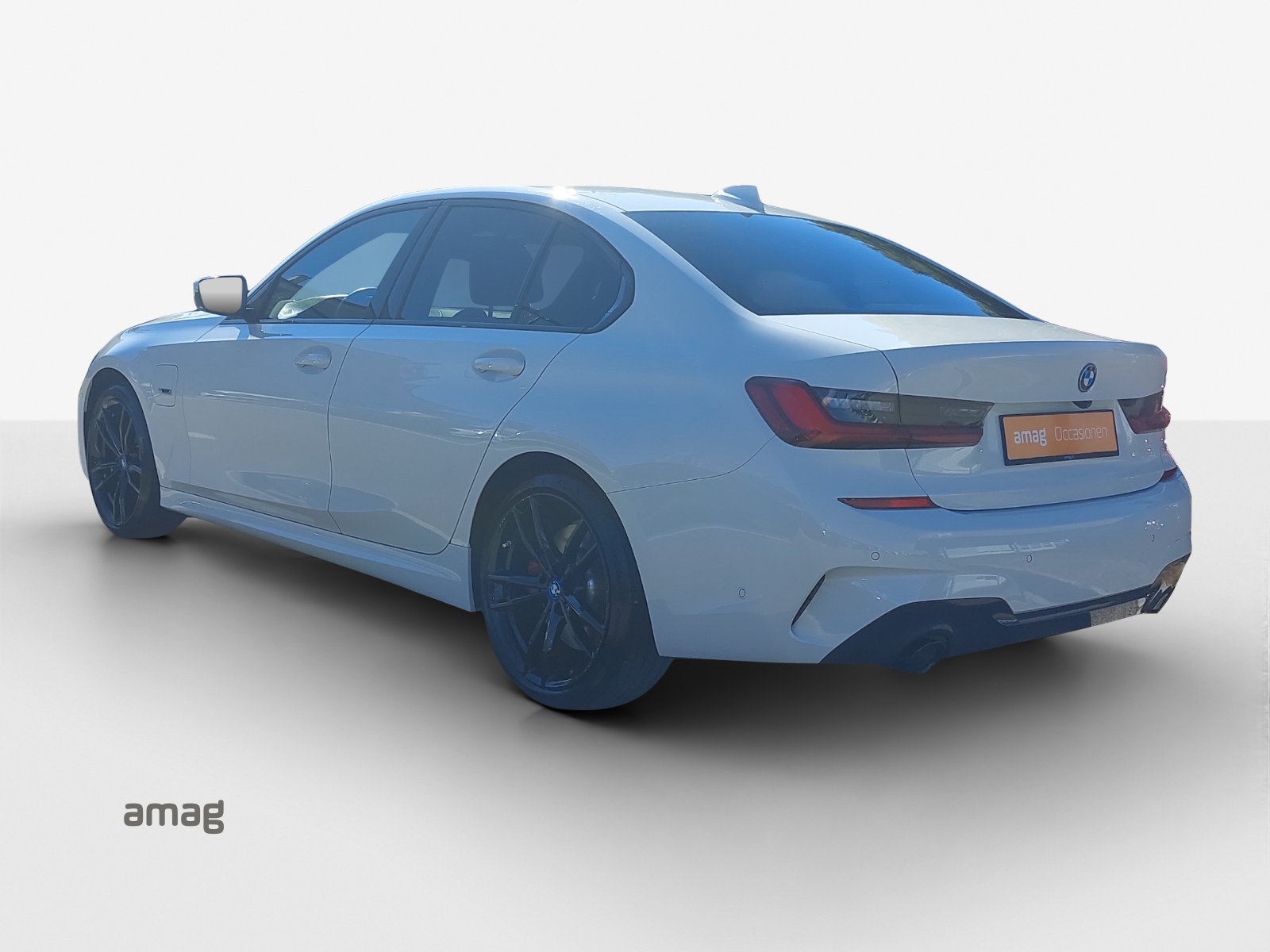 BMW 330e xDrive Steptronic-image-2