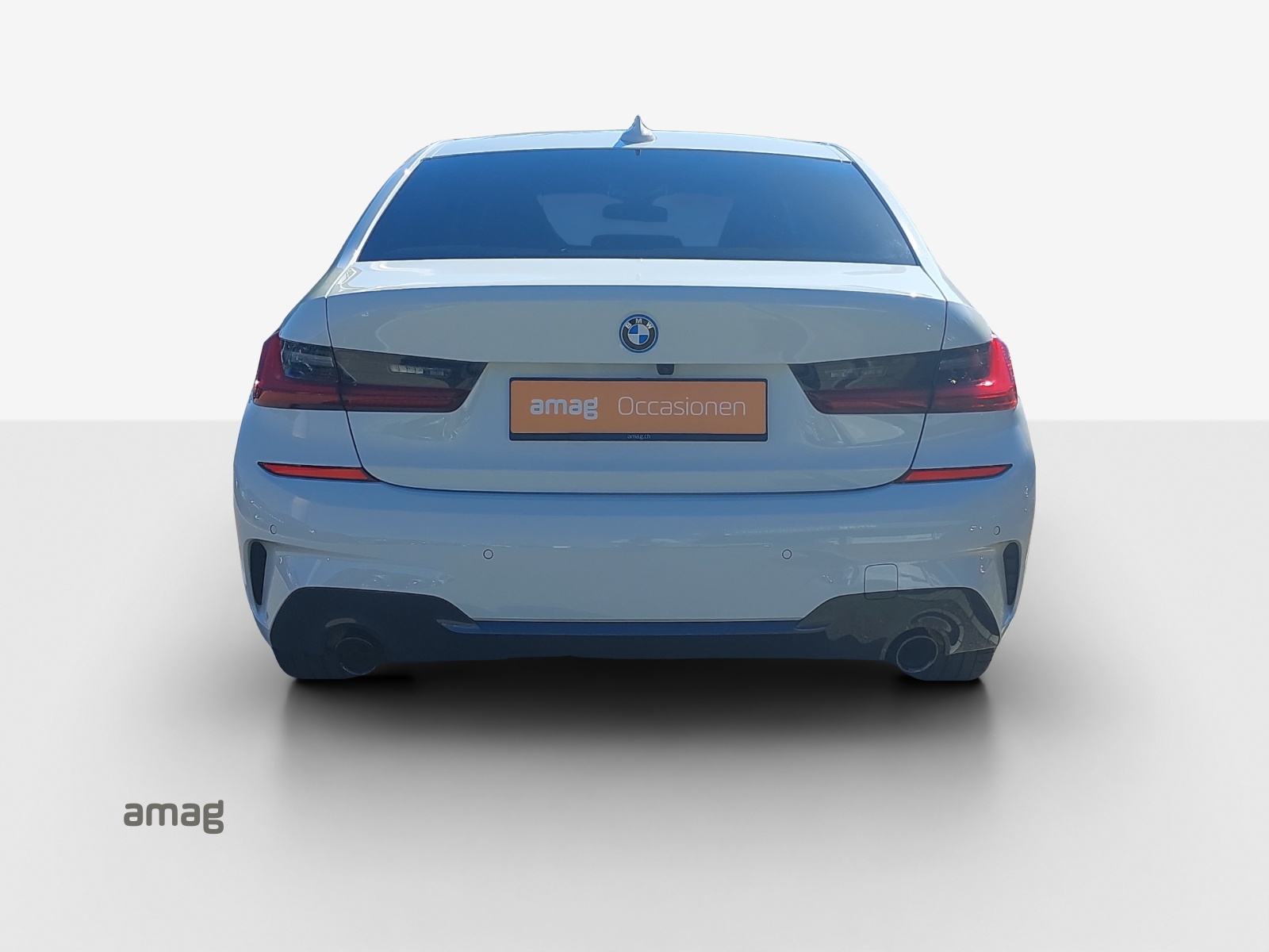 BMW 330e xDrive Steptronic-image-3