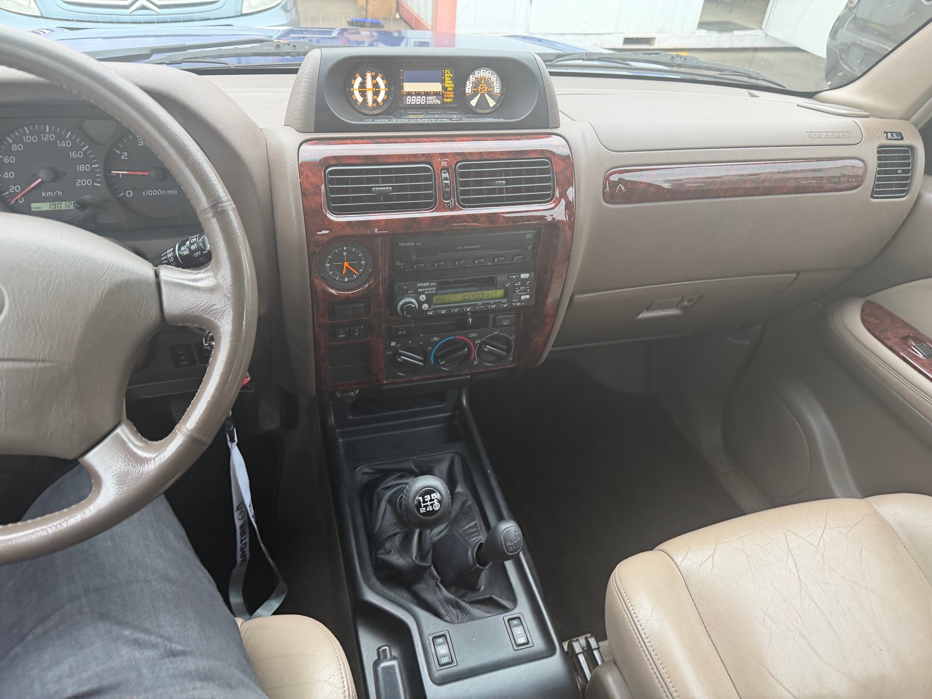 TOYOTA Land Cruiser 300 3.4 V6 Saloon-image-8