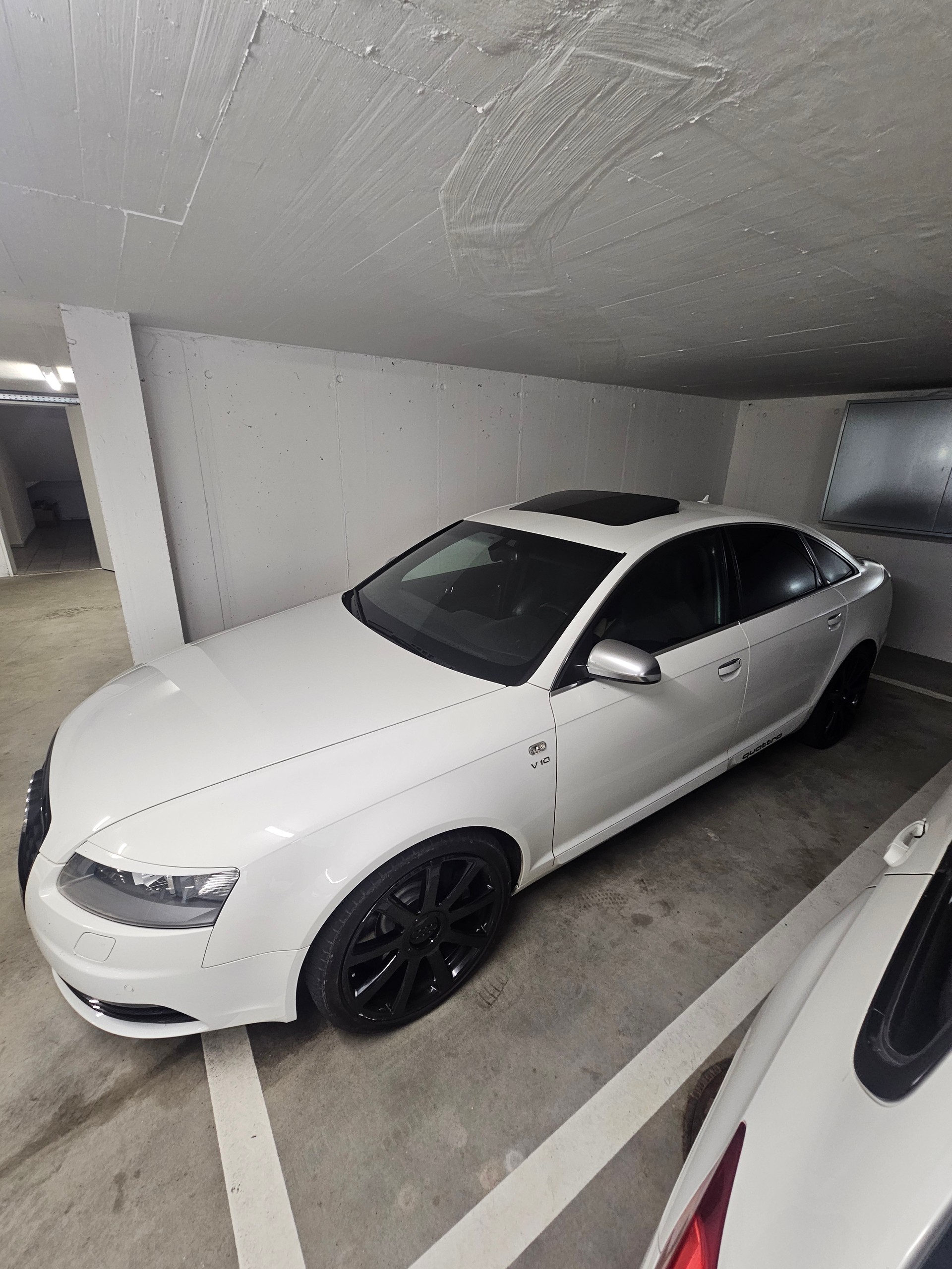 AUDI 5.2 V10 FSI quattro-image-1