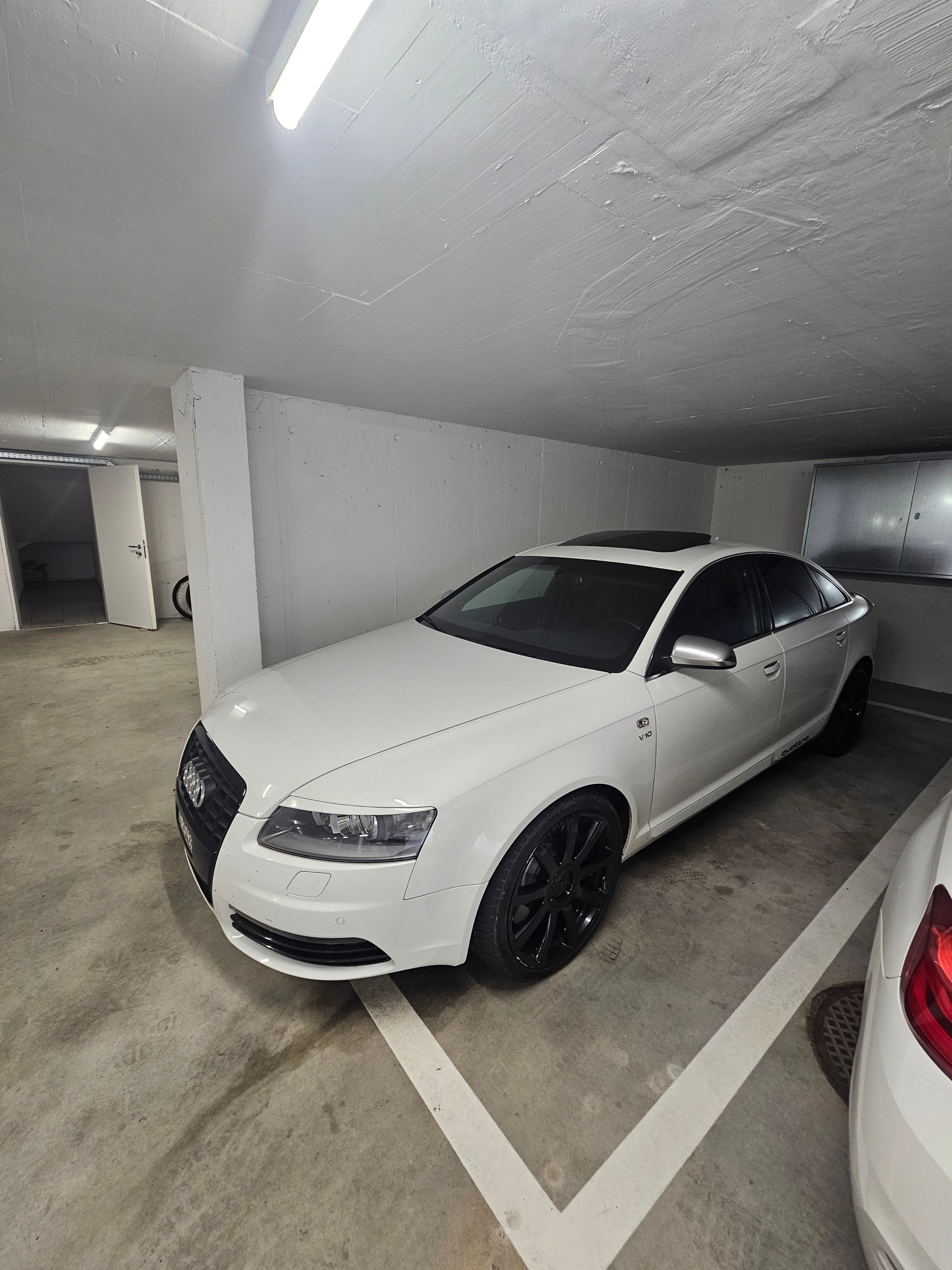 AUDI 5.2 V10 FSI quattro