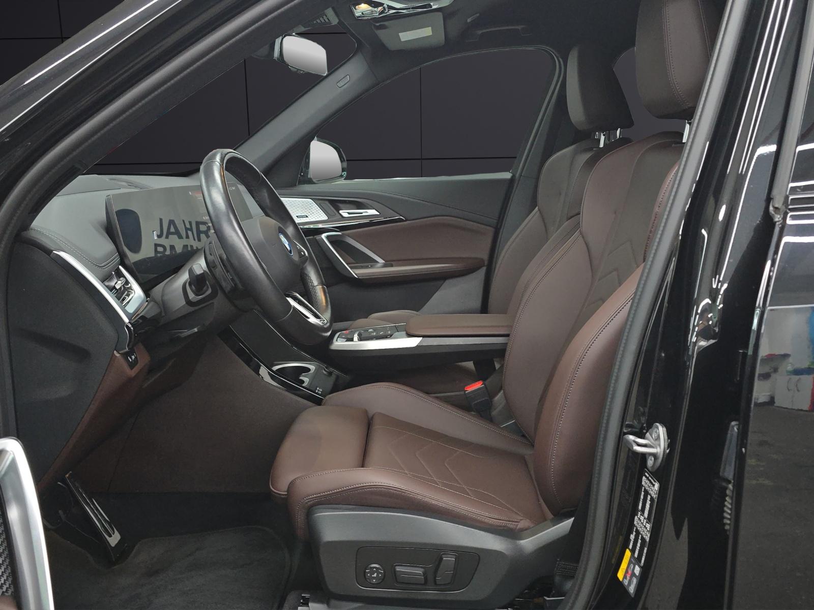BMW iX1 30xDrive-showroom-element-1