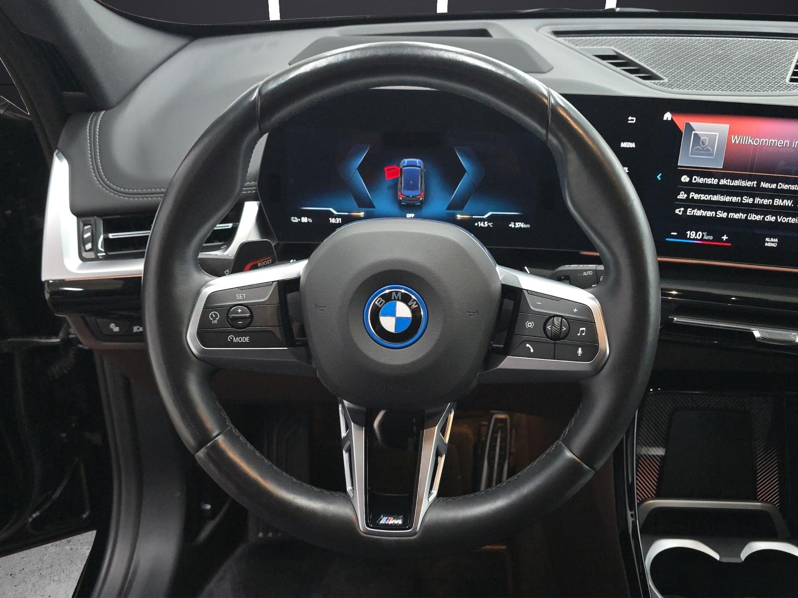 BMW iX1 30xDrive-image-14