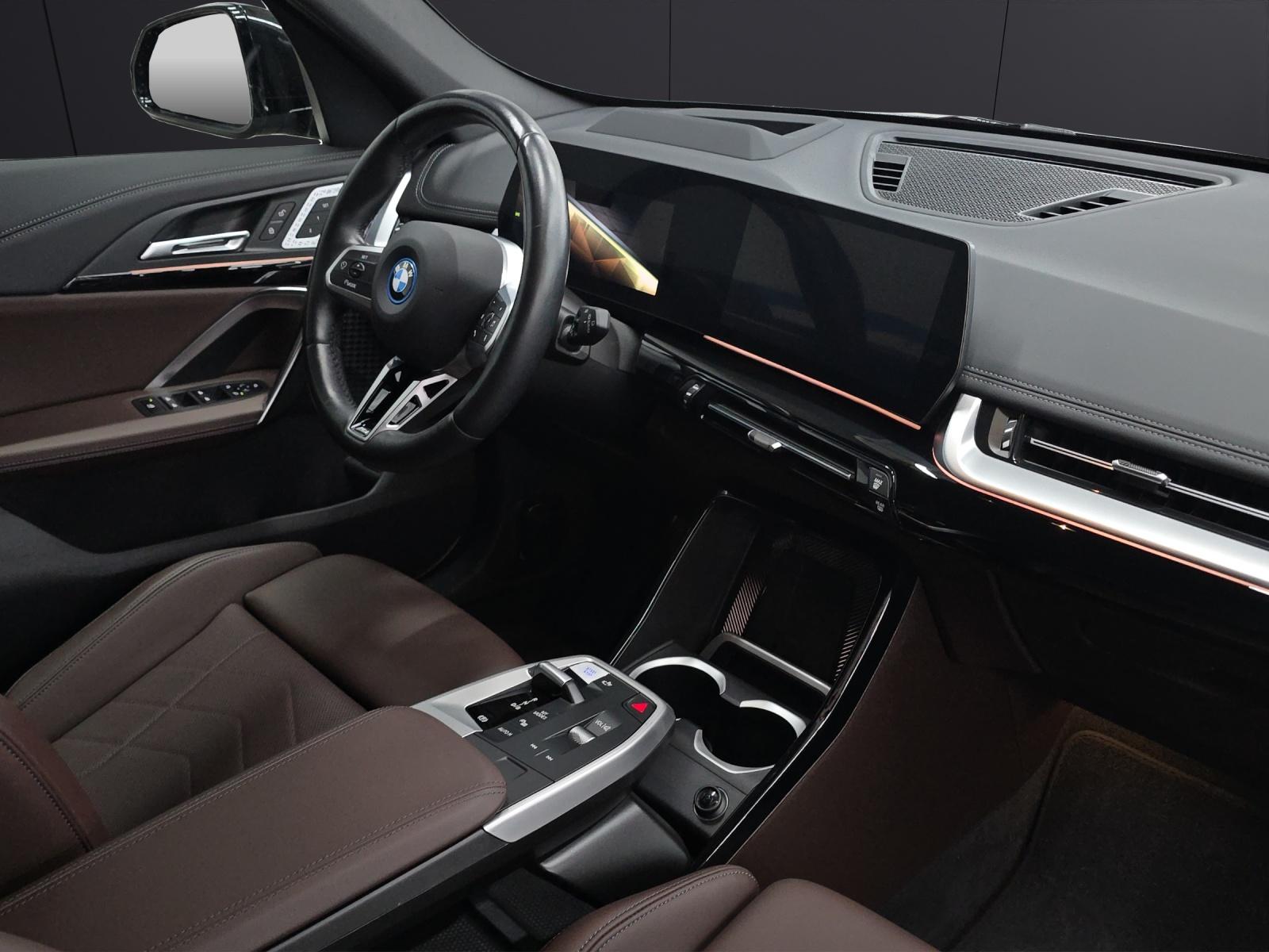 BMW iX1 30xDrive-image-10