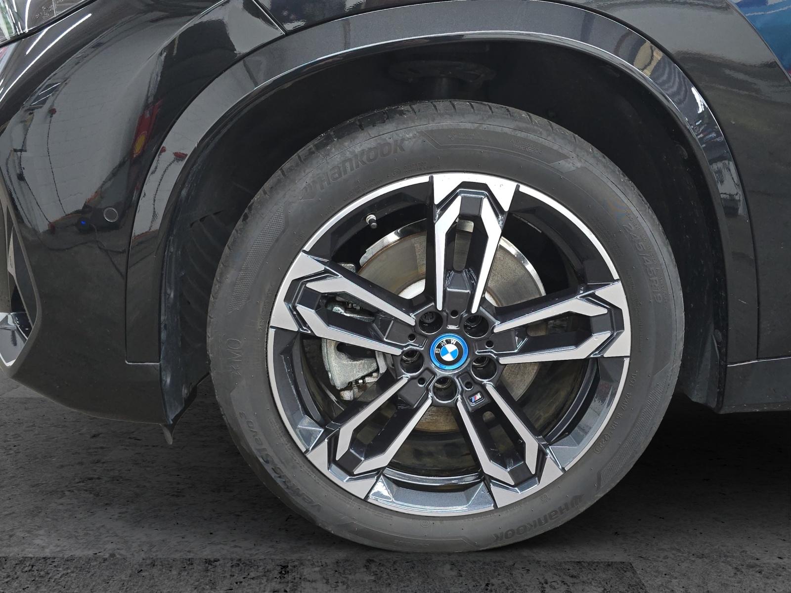 BMW iX1 30xDrive-showroom-element-3