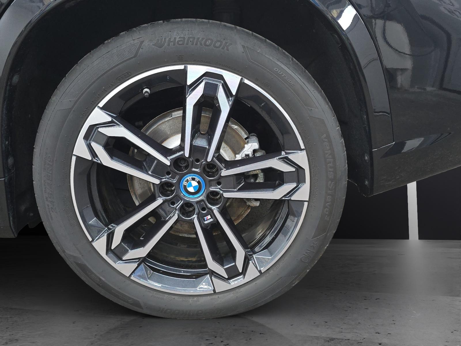 BMW iX1 30xDrive-image-5