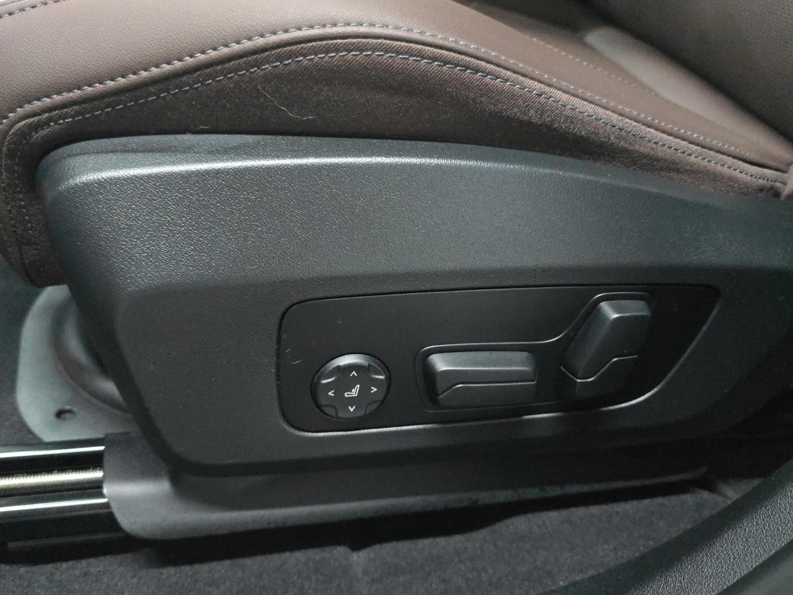 BMW iX1 30xDrive-image-21