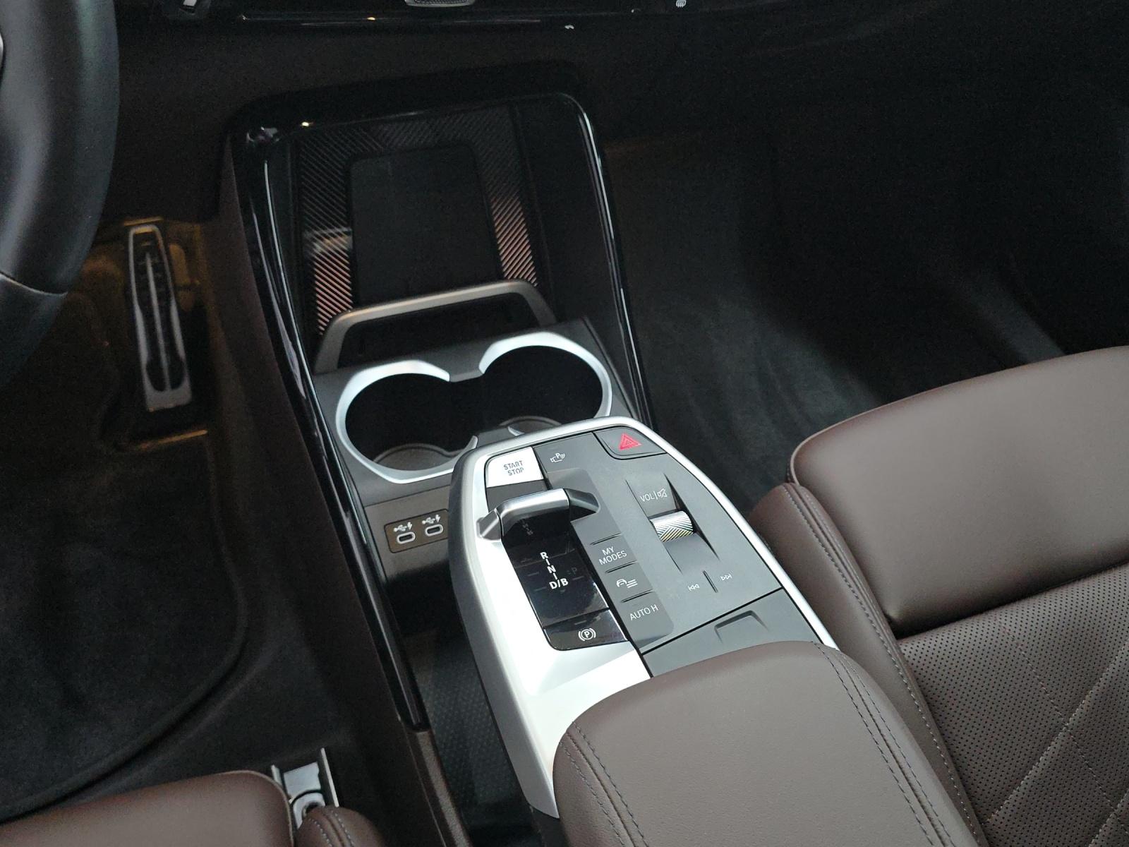 BMW iX1 30xDrive-image-16