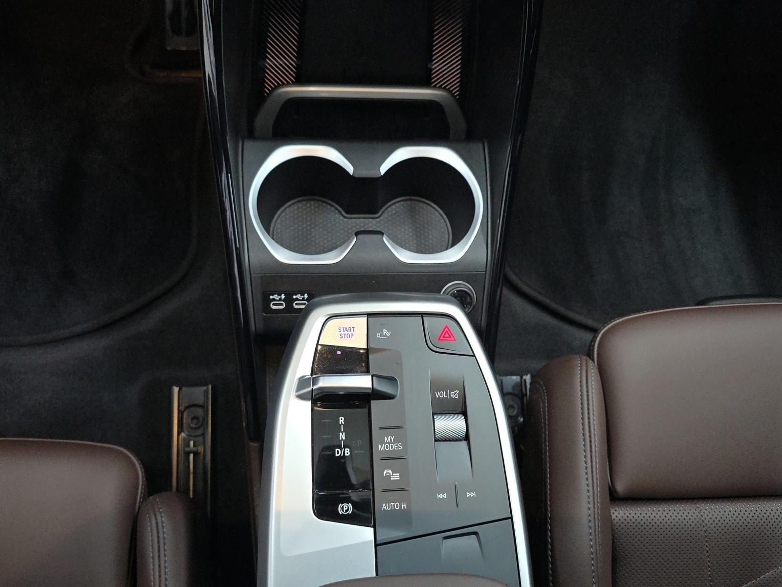 BMW iX1 30xDrive-image-18