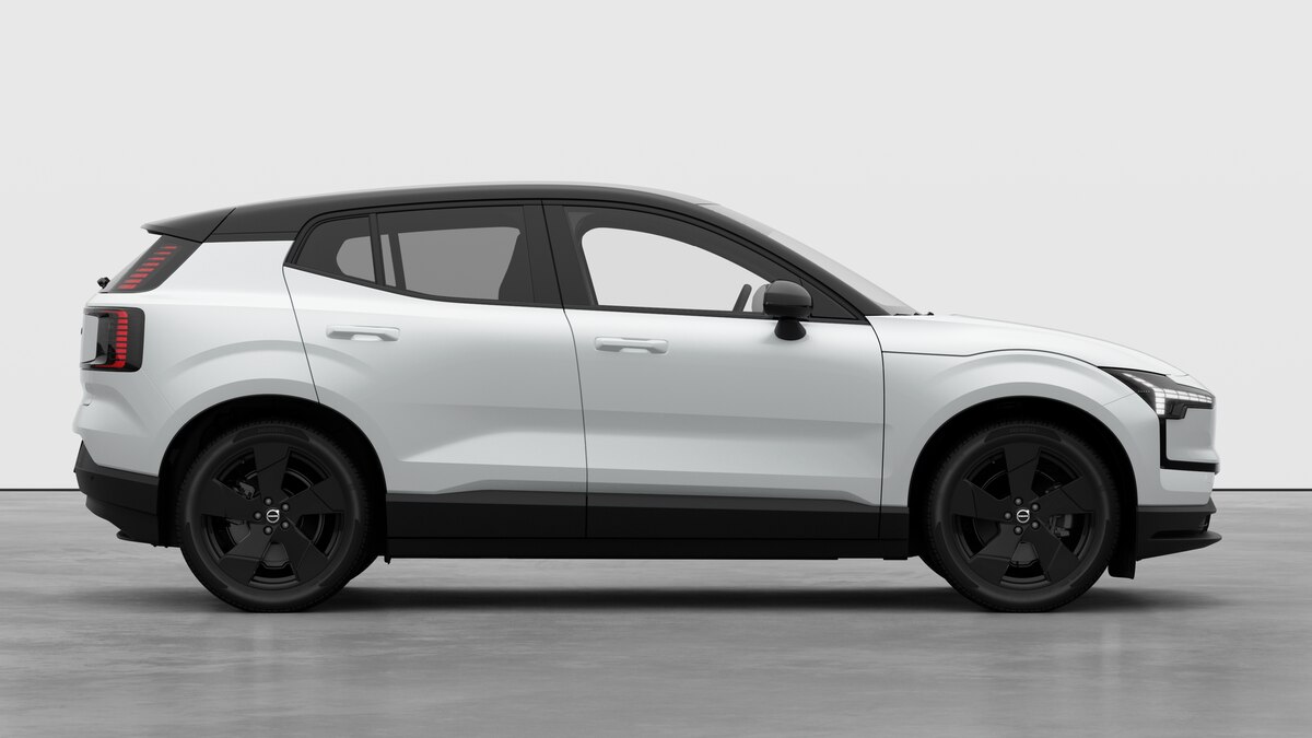 VOLVO EX 30 P5 Long Range Plus XCentric Black Edition-image-3