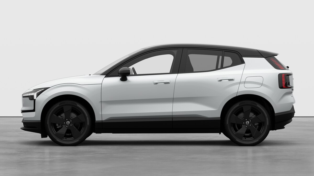 VOLVO EX 30 P5 Long Range Plus XCentric Black Edition-image-2