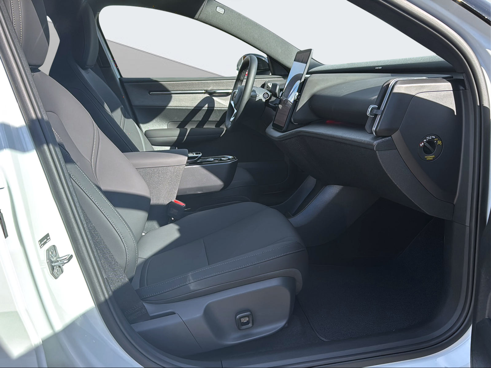 VOLVO EX 30 P5 Long Range Plus XCentric Black Edition-image-14