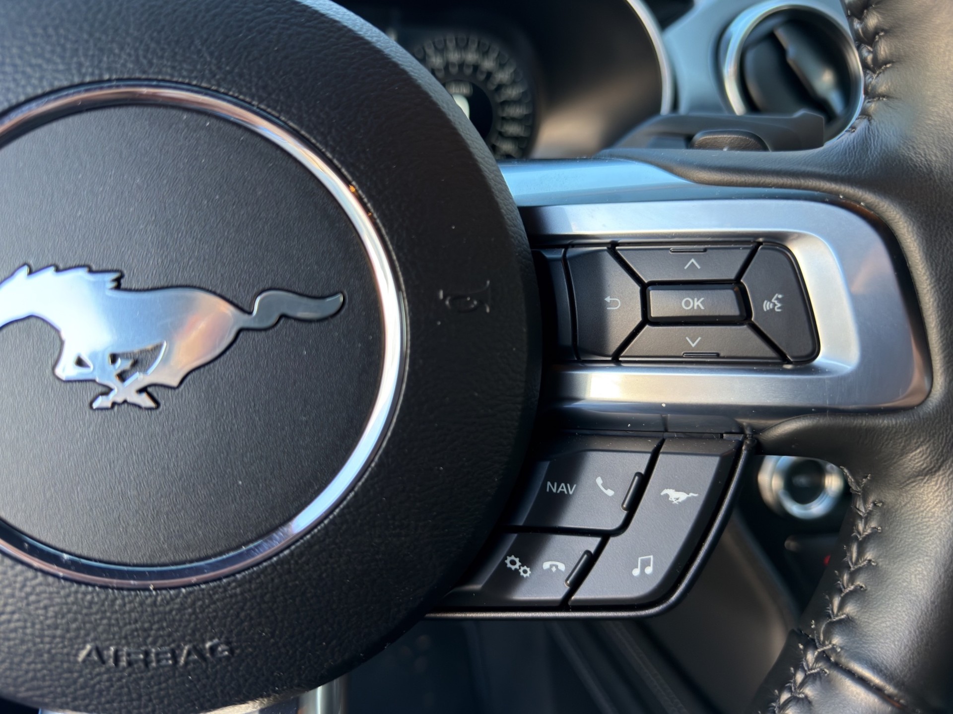 FORD Mustang Fastback 5.0 V8 Mach 1-image-17