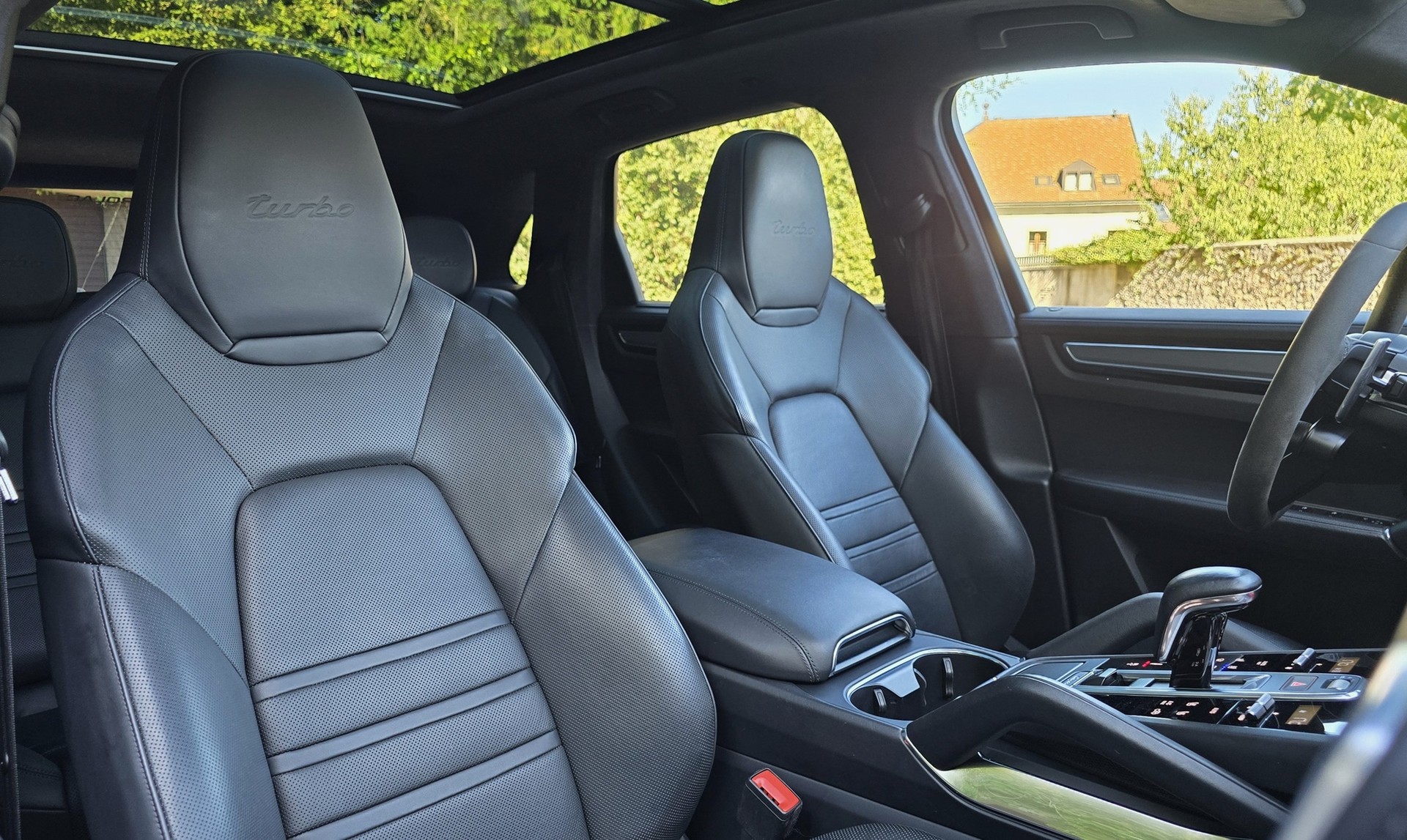 PORSCHE Cayenne Turbo-image-3