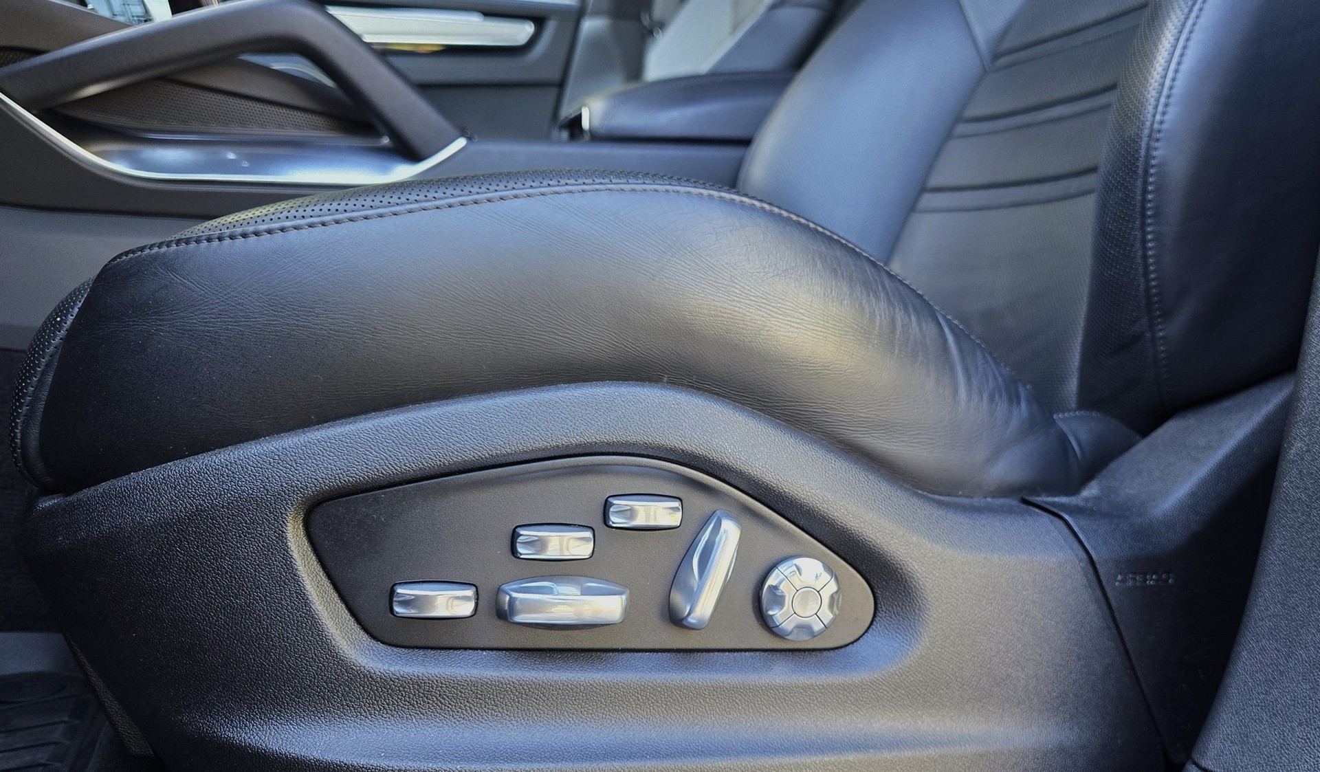PORSCHE Cayenne Turbo-image-7