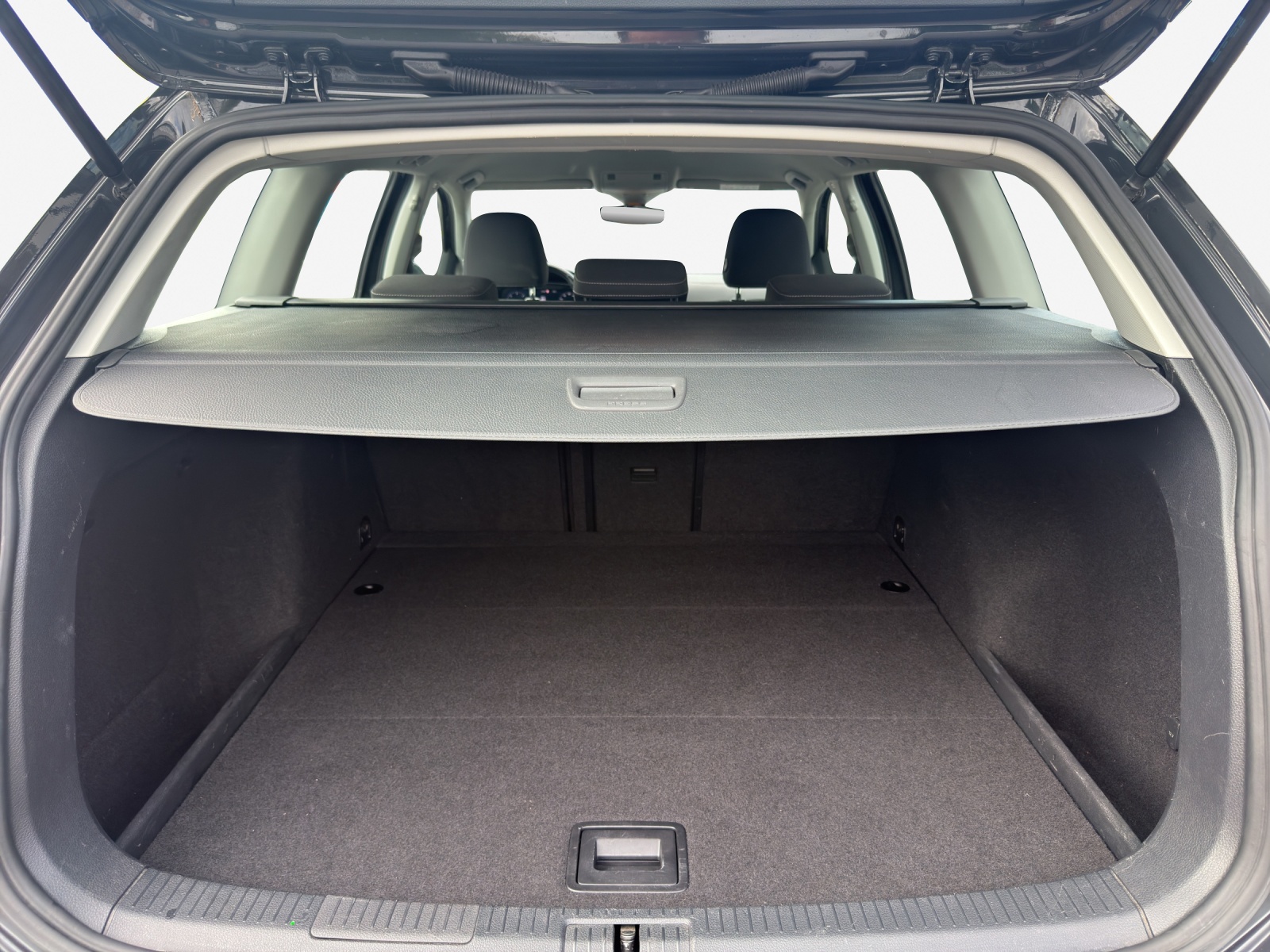 VW Golf Variant 2.0 TDI Highline 4Motion-image-12