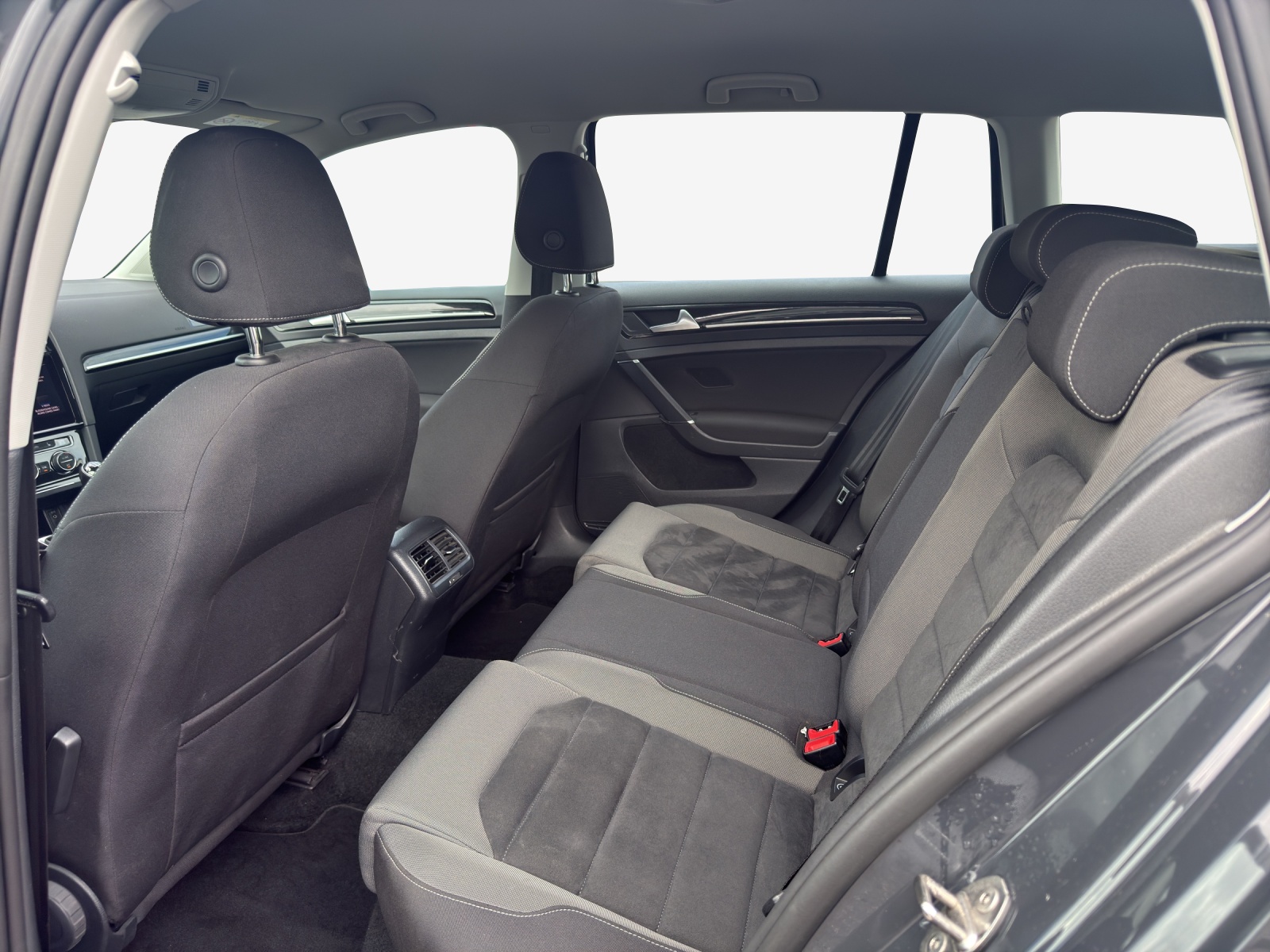 VW Golf Variant 2.0 TDI Highline 4Motion-image-11