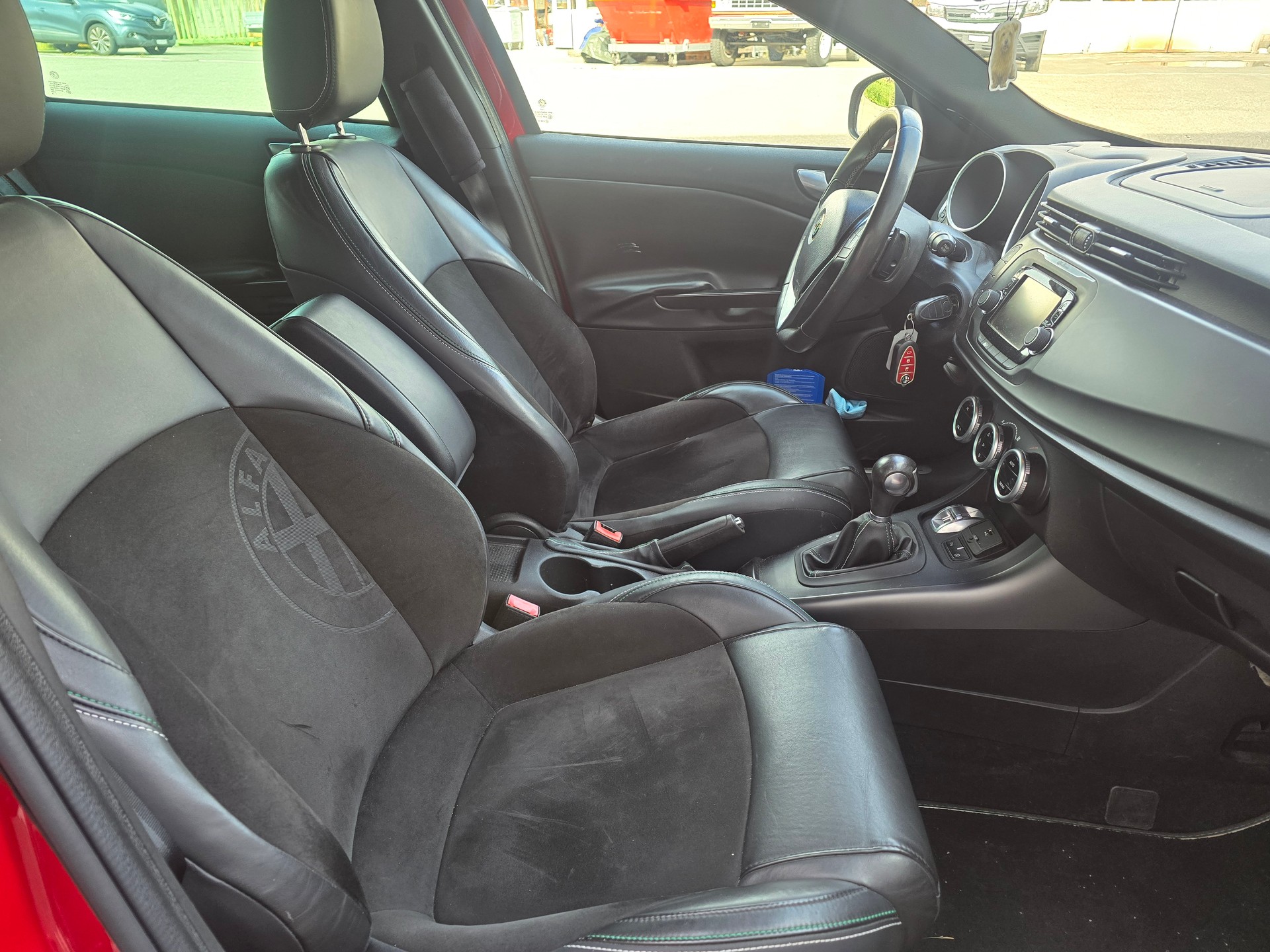 ALFA ROMEO Giulietta 2.0 JTDM Distinctive TCT-image-7