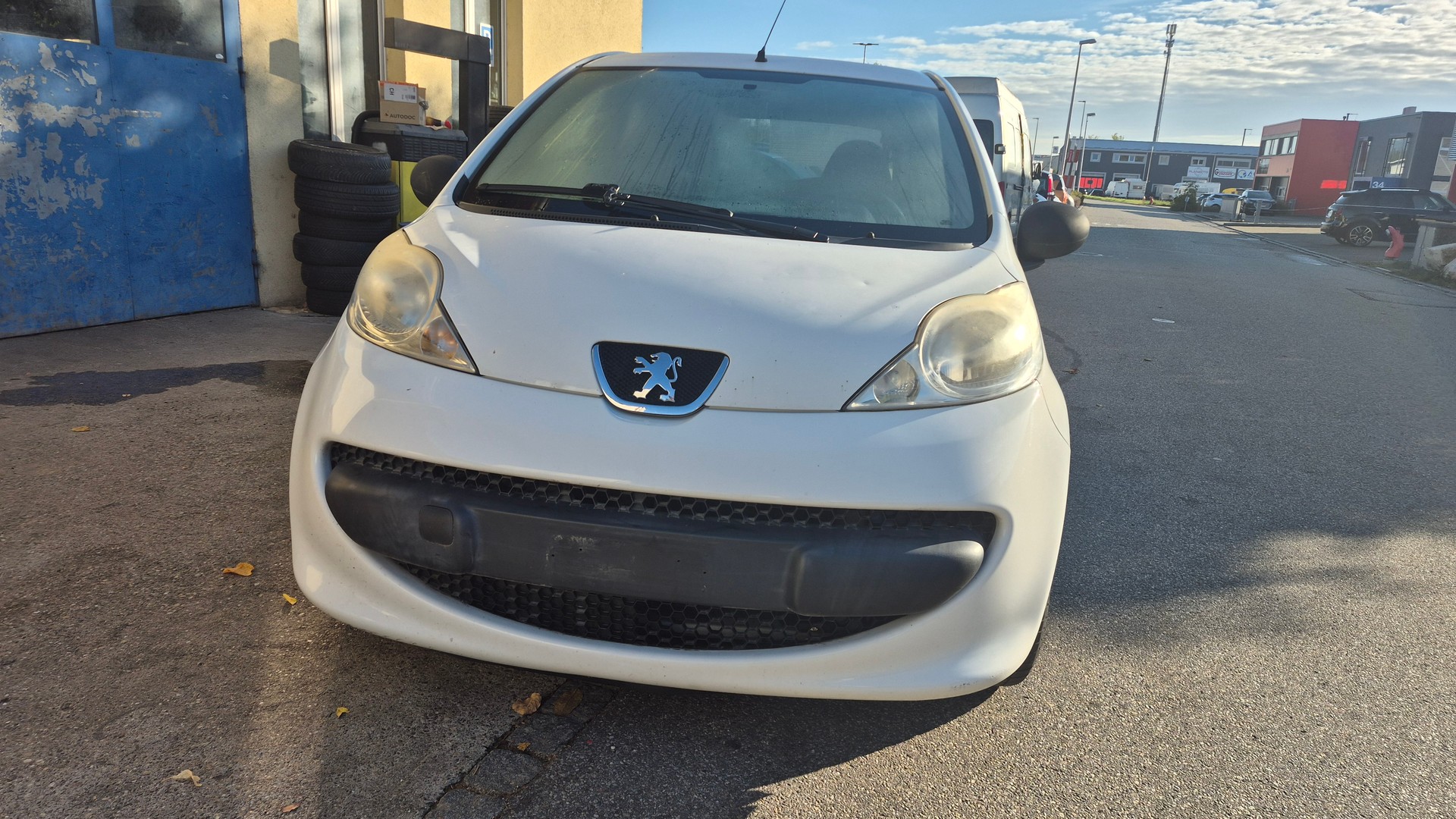 PEUGEOT 107 1.0 Trendy-image-1