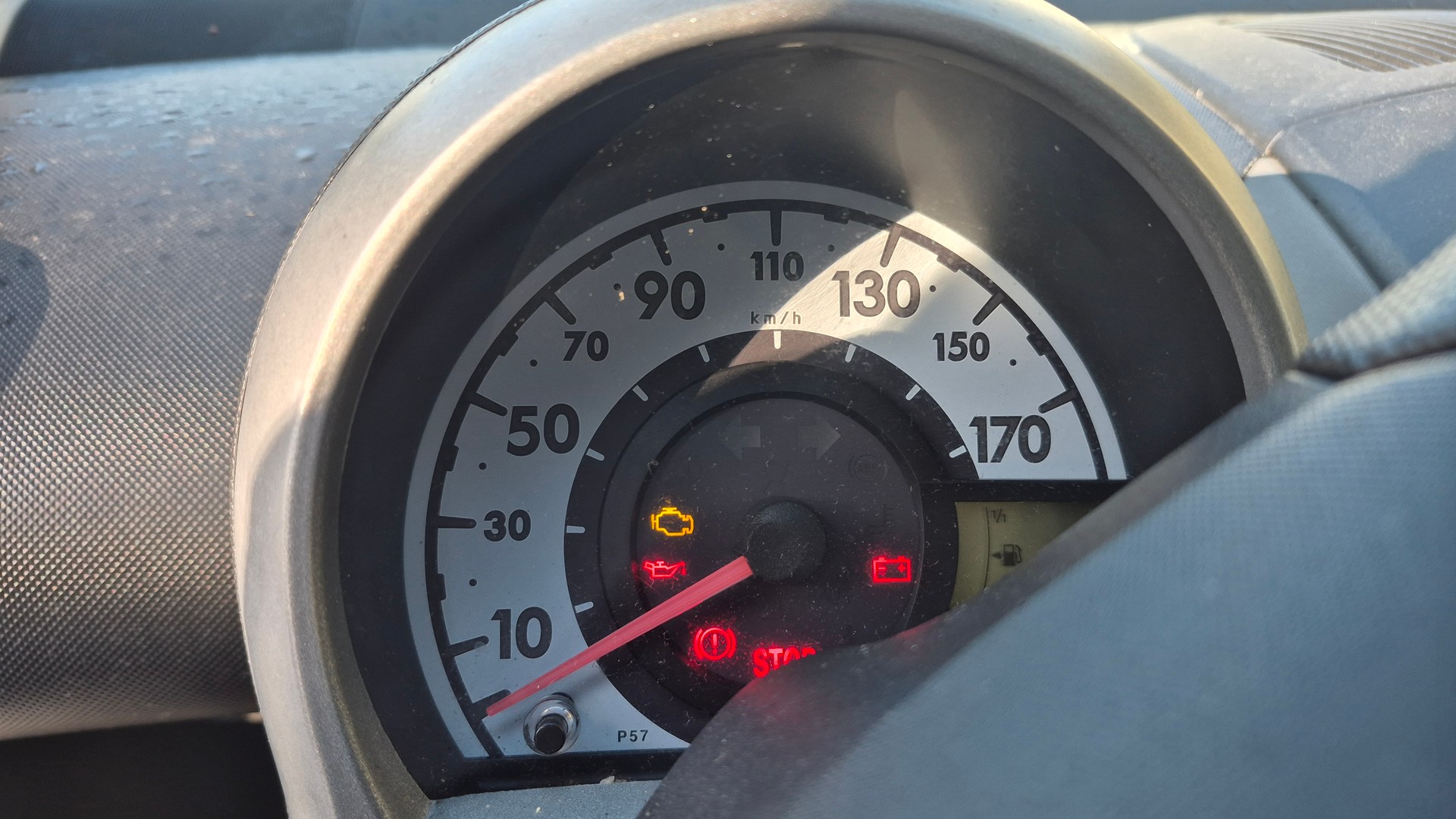 PEUGEOT 107 1.0 Trendy-image-9