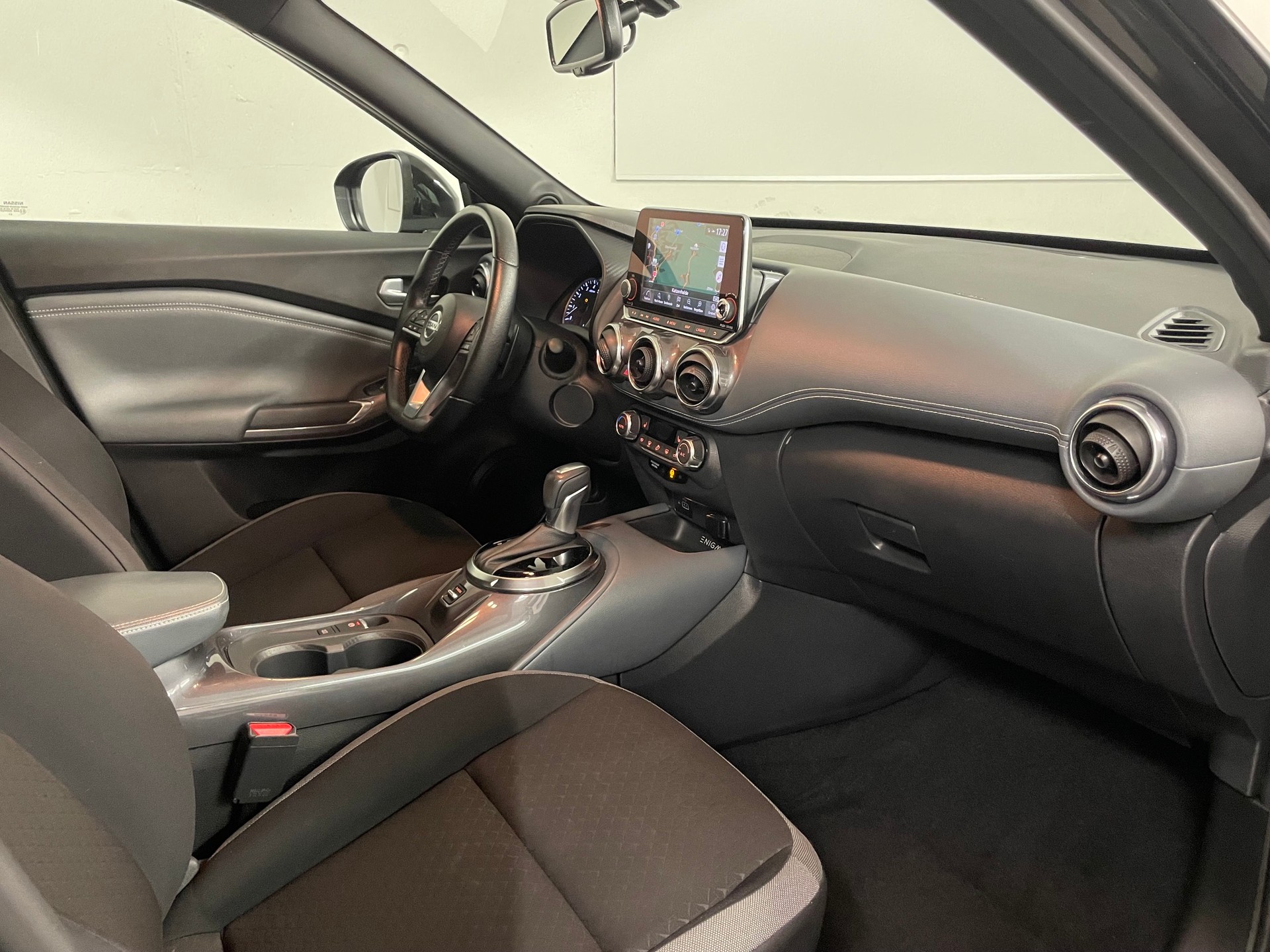 NISSAN Juke 1.0 DIG-T Enigma DCT-image-6