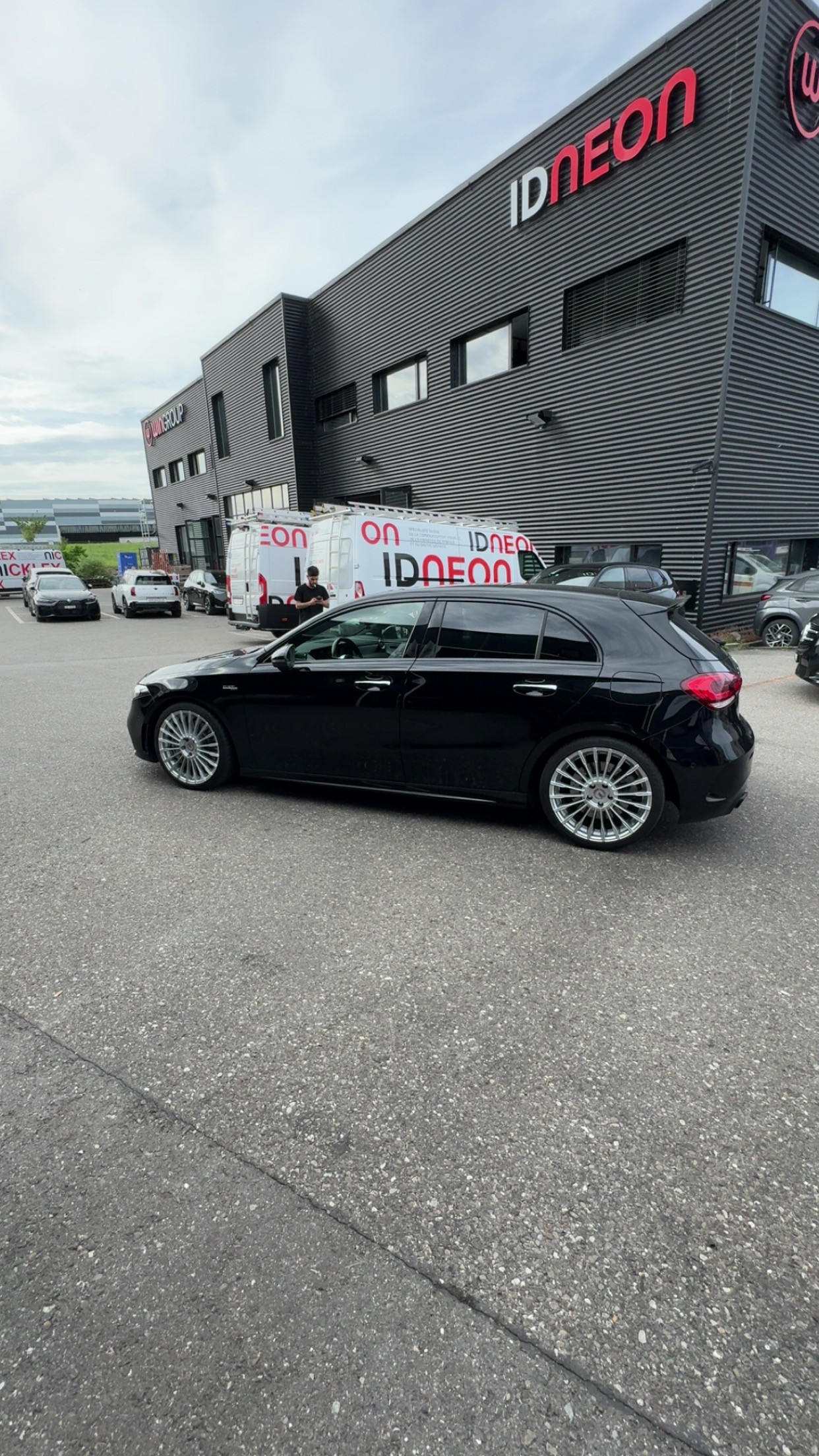 MERCEDES-BENZ A 35 AMG 4matic-image-3