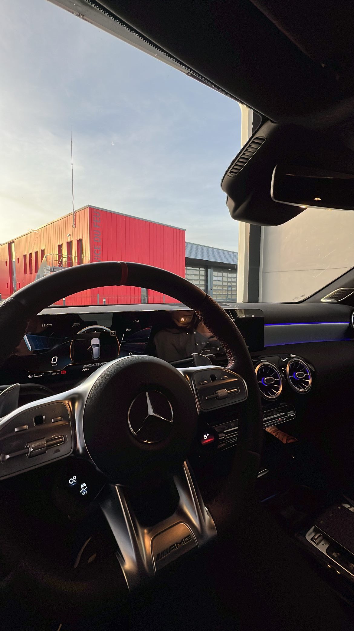 MERCEDES-BENZ A 35 AMG 4matic-image-7