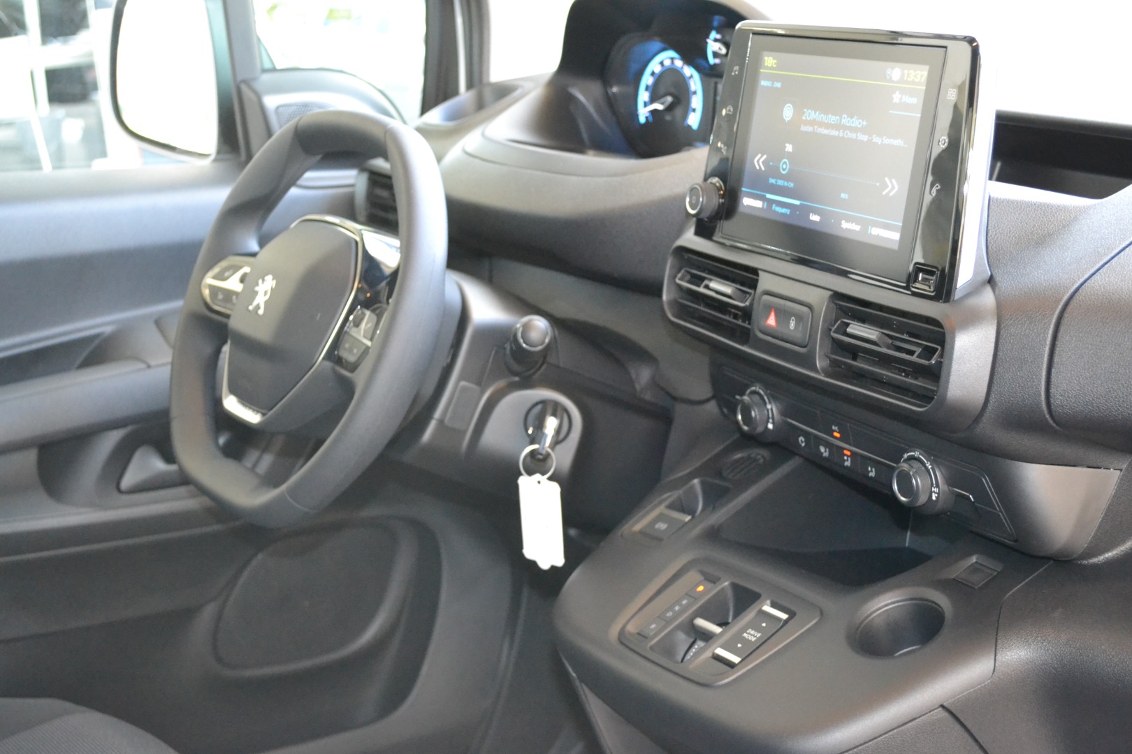 PEUGEOT Partner-e 50kWh Premium-image-8