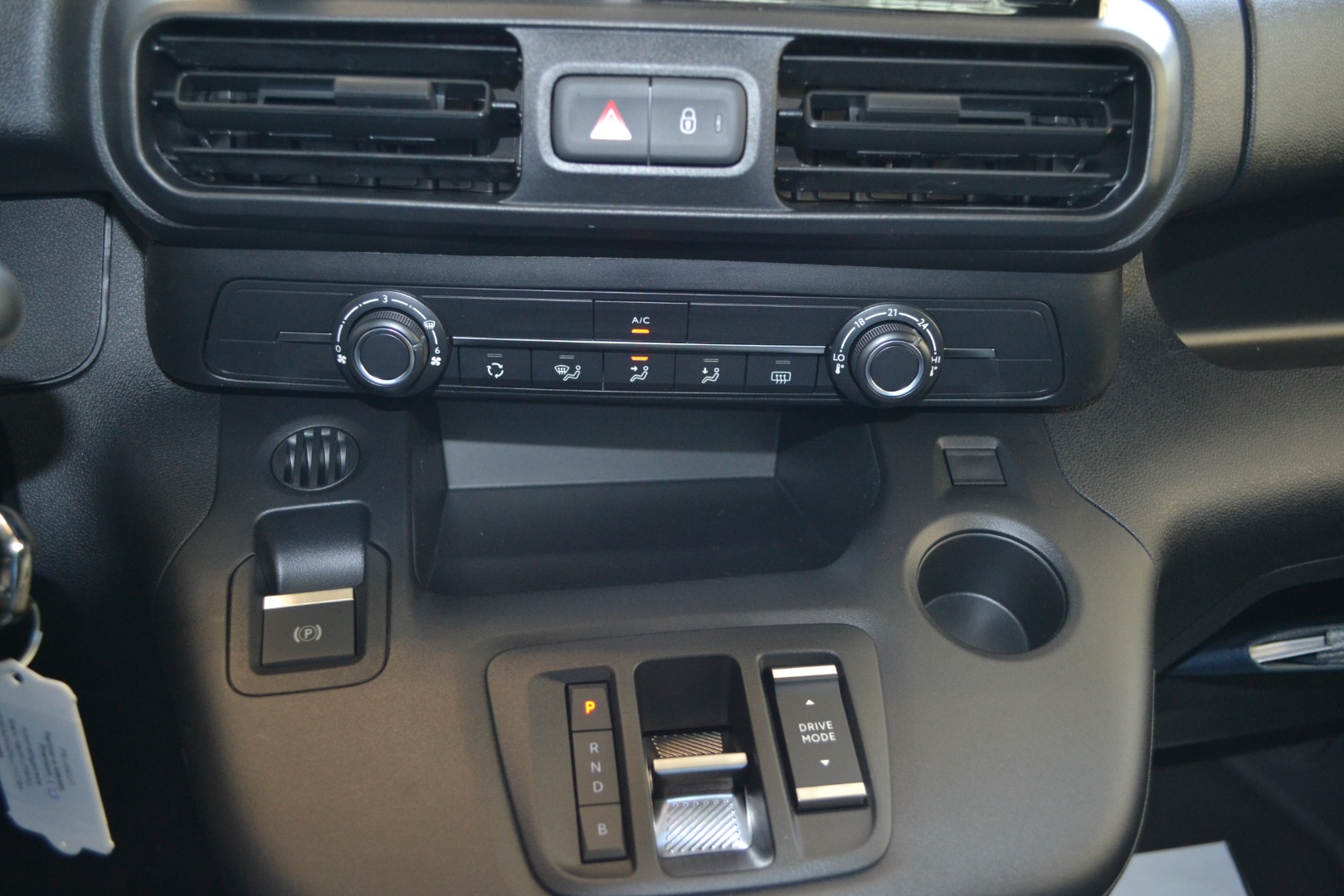 PEUGEOT Partner-e 50kWh Premium-image-10