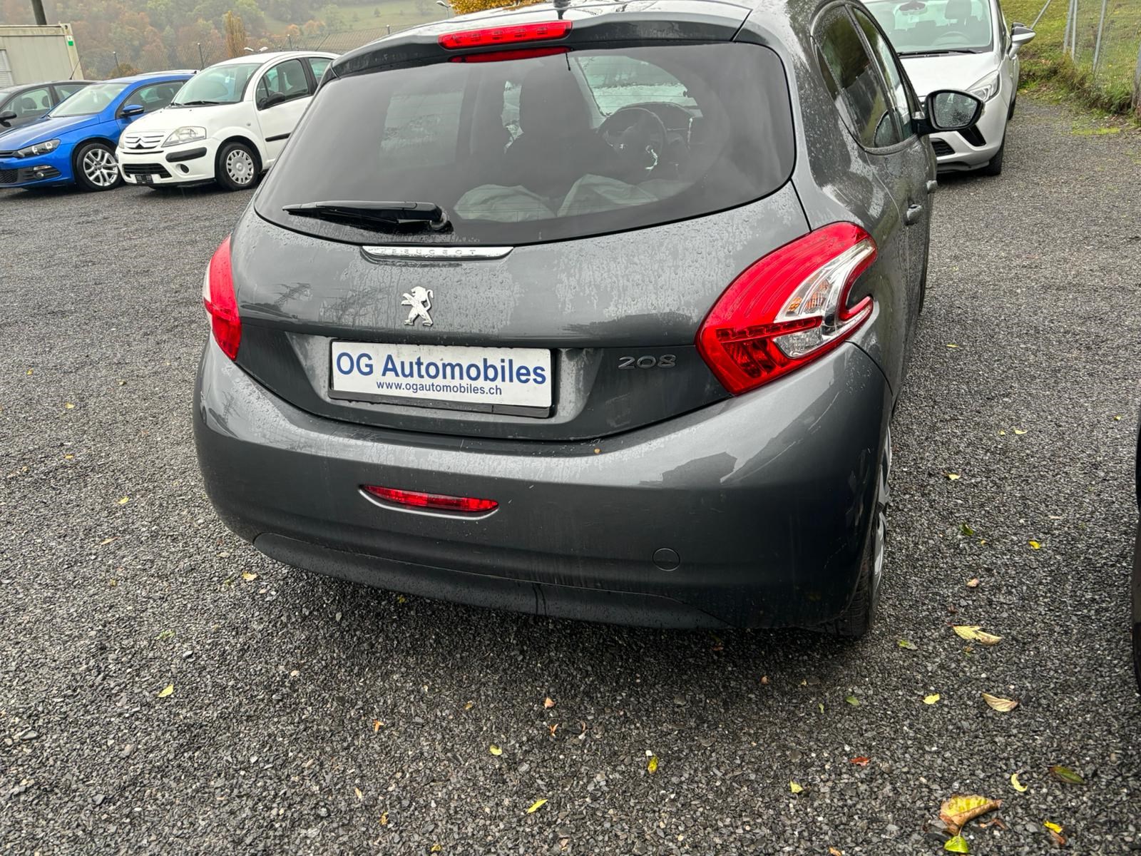 PEUGEOT 208 1.2 VTI Style-image-2