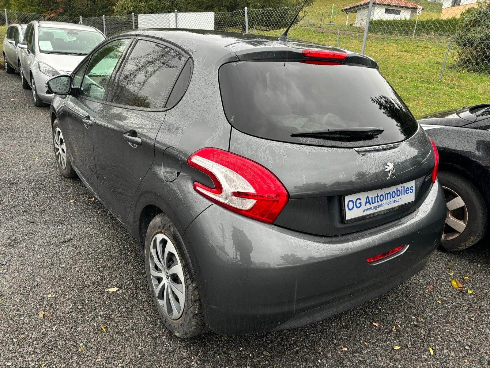 PEUGEOT 208 1.2 VTI Style-image-3