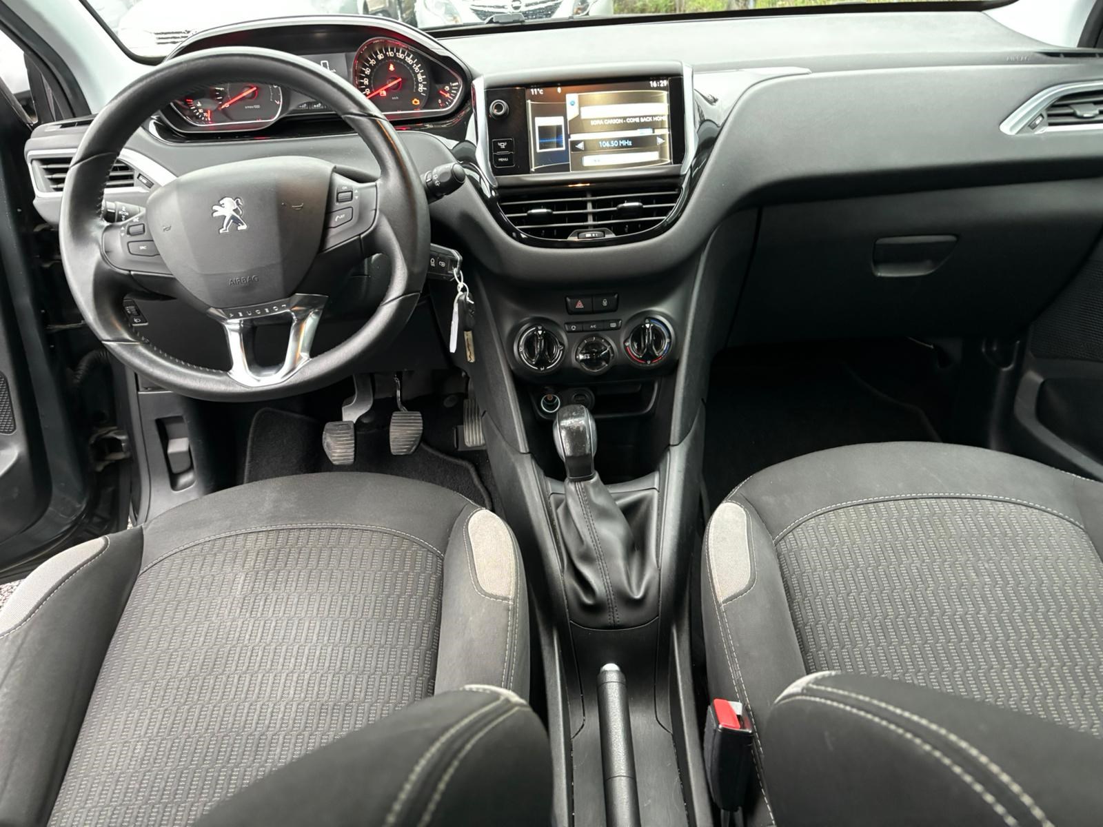 PEUGEOT 208 1.2 VTI Style-image-4