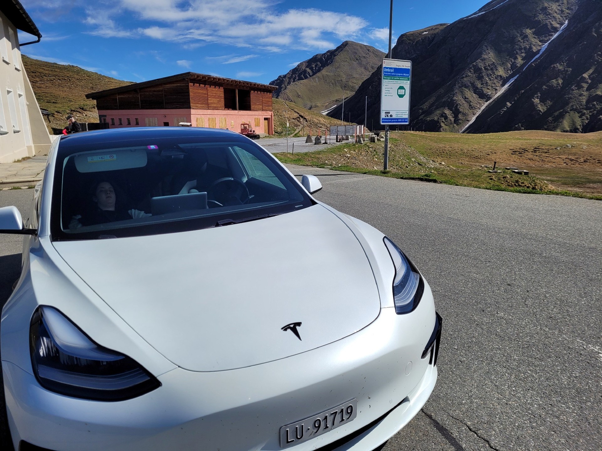 TESLA Model 3 Performance Dual Motor AWD-image-3