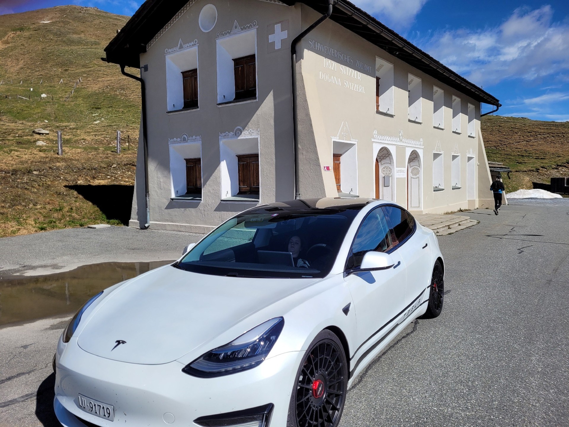TESLA Model 3 Performance Dual Motor AWD-image-0