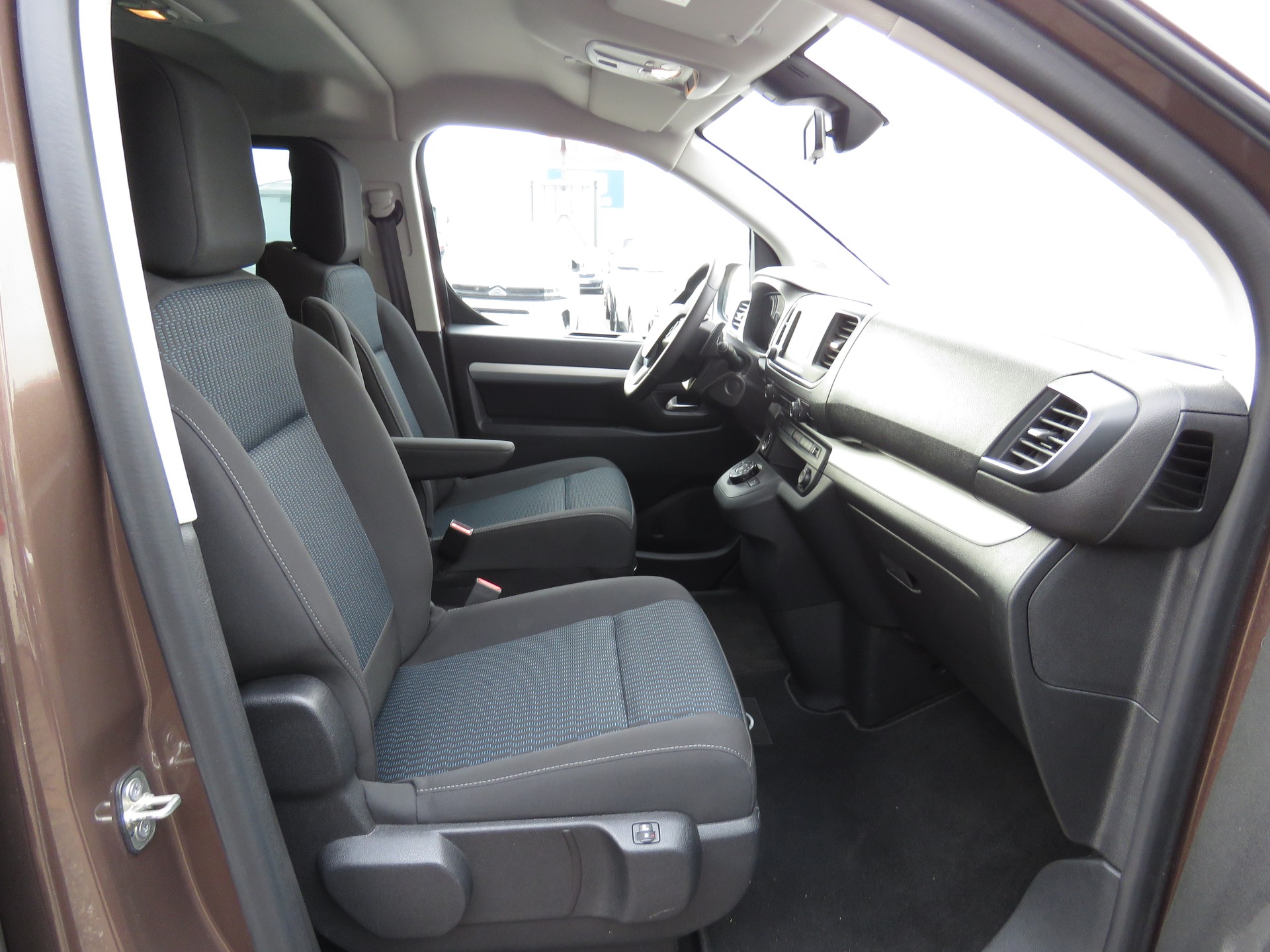 OPEL Zafira Life 2.0 CDTI Business Edition lang Automat (8-Plätzer, AHK 1.9 t)-image-13