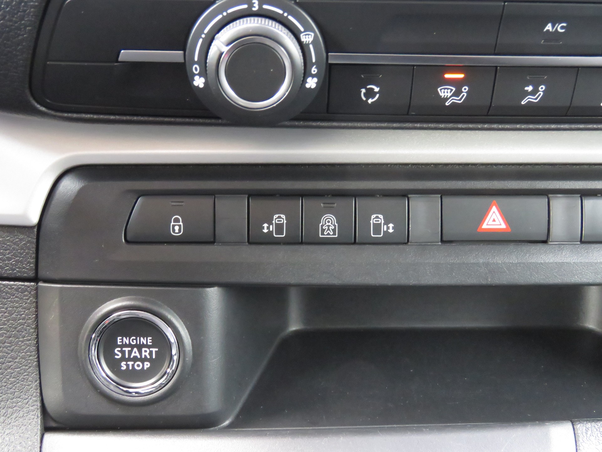 OPEL Zafira Life 2.0 CDTI Business Edition lang Automat (8-Plätzer, AHK 1.9 t)-image-18