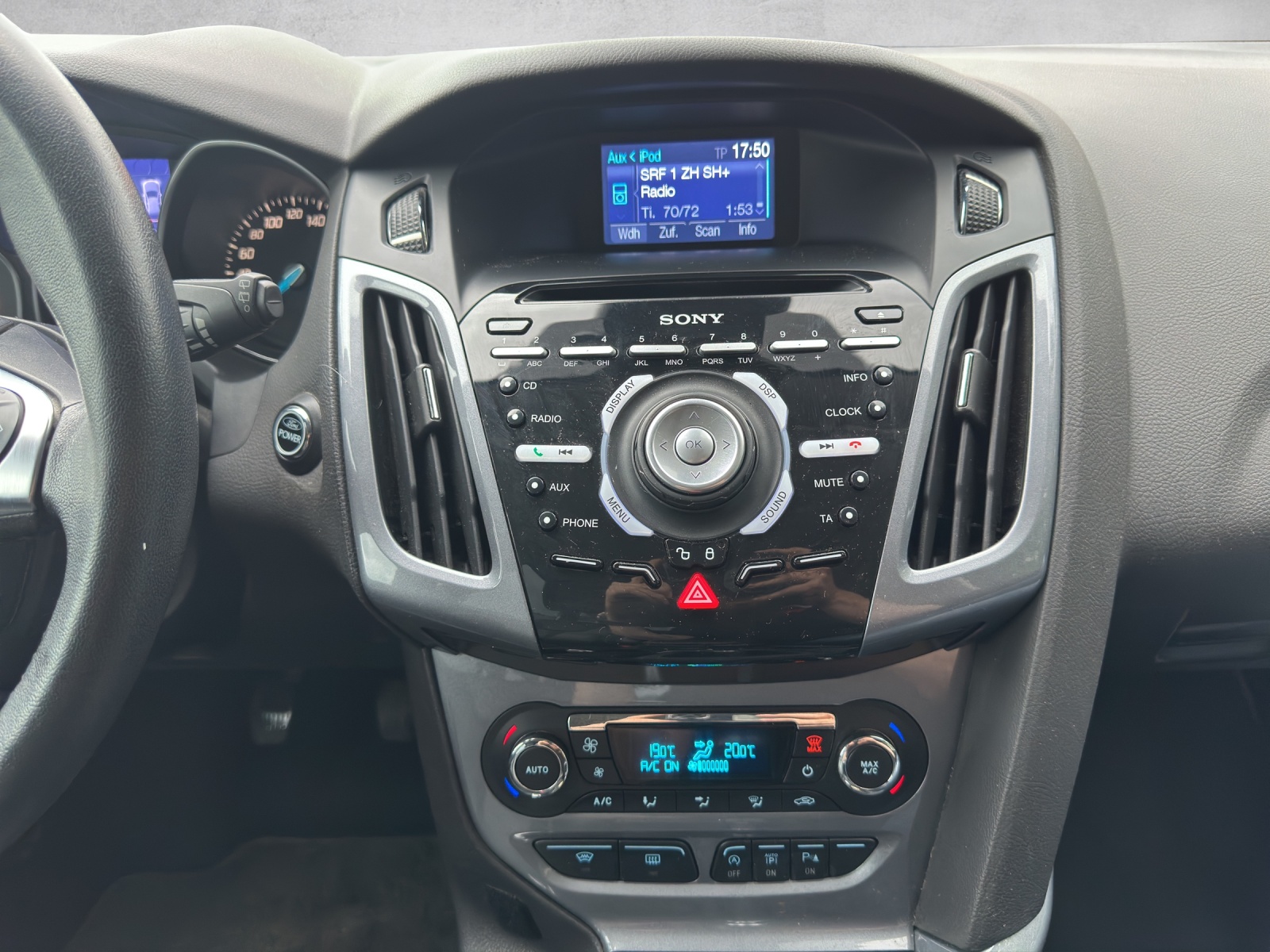 FORD Focus 1.0 SCTi Titanium-image-14