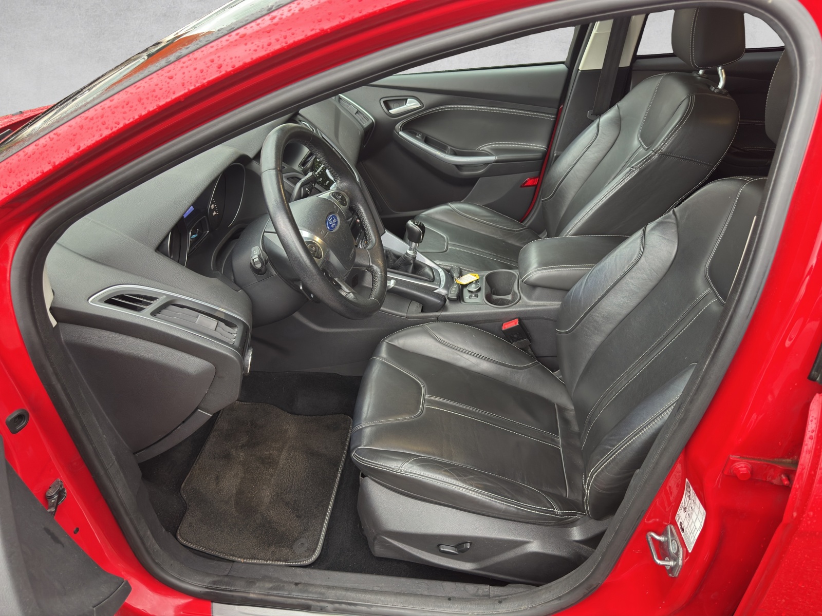 FORD Focus 1.0 SCTi Titanium-image-8