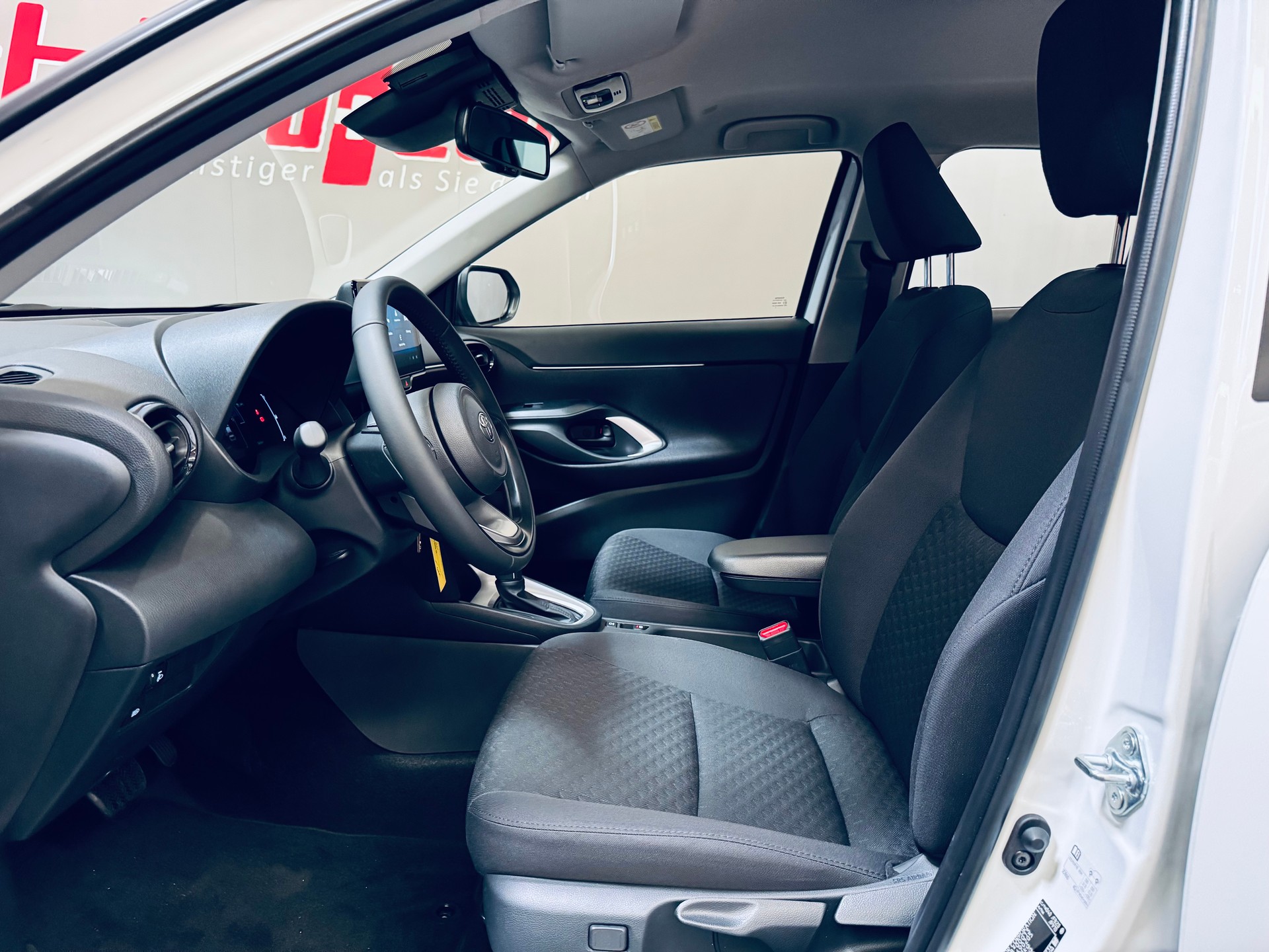TOYOTA Yaris Cross 1.5 Comfort e-CVT-image-10