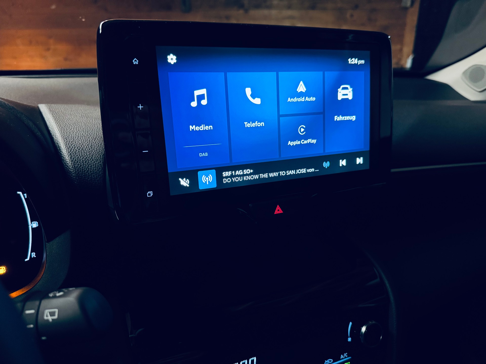 TOYOTA Yaris Cross 1.5 Comfort e-CVT-image-17
