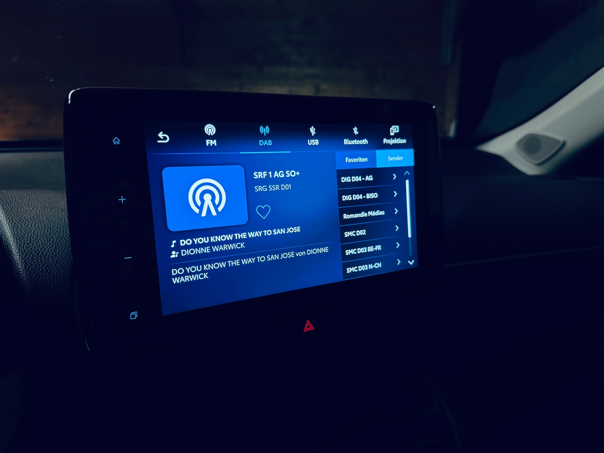 TOYOTA Yaris Cross 1.5 Comfort e-CVT-image-18