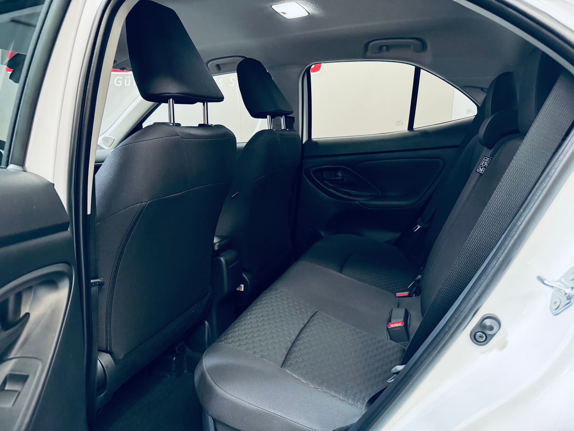 TOYOTA Yaris Cross 1.5 Comfort e-CVT-image-12