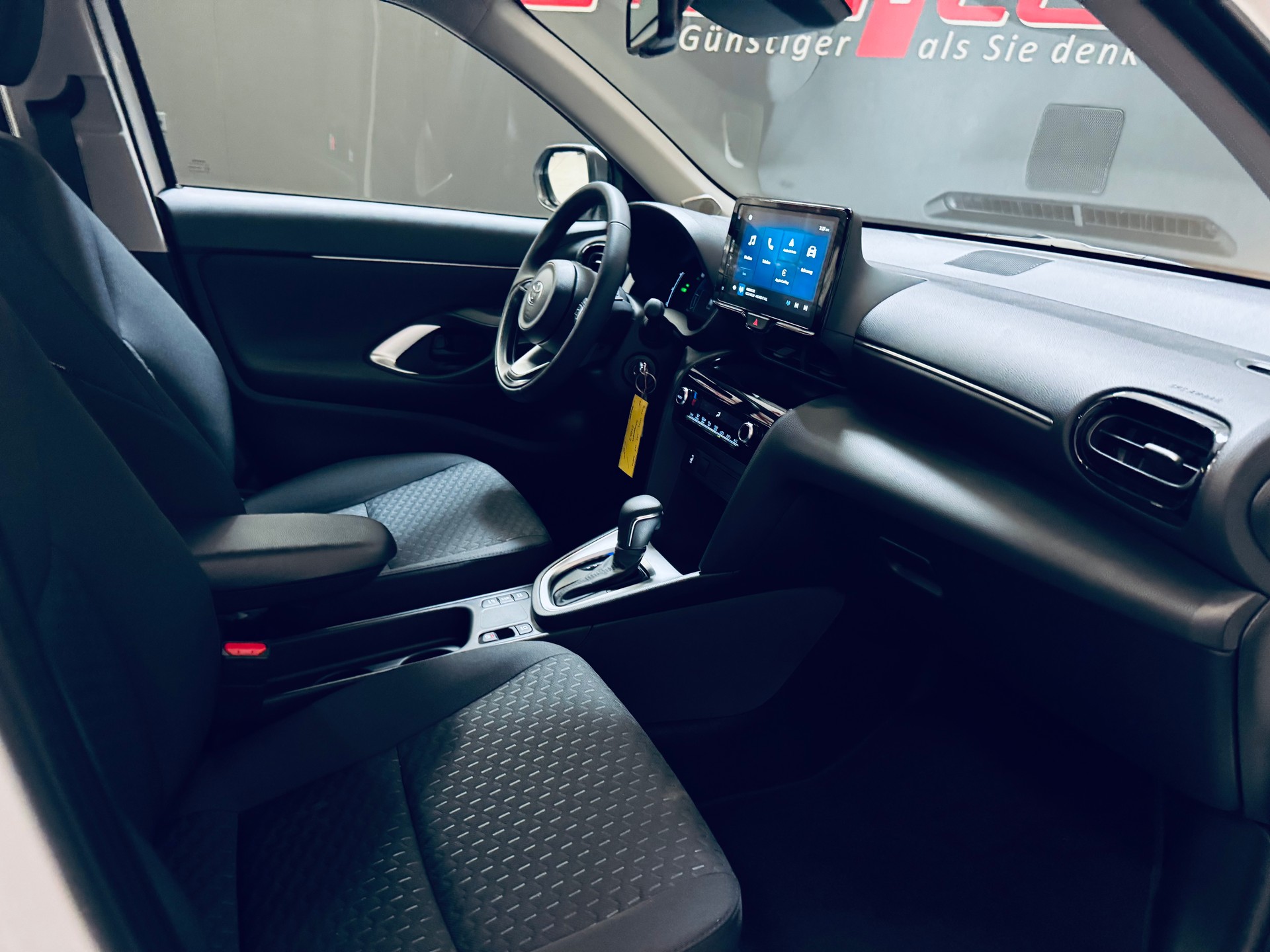 TOYOTA Yaris Cross 1.5 Comfort e-CVT-image-14