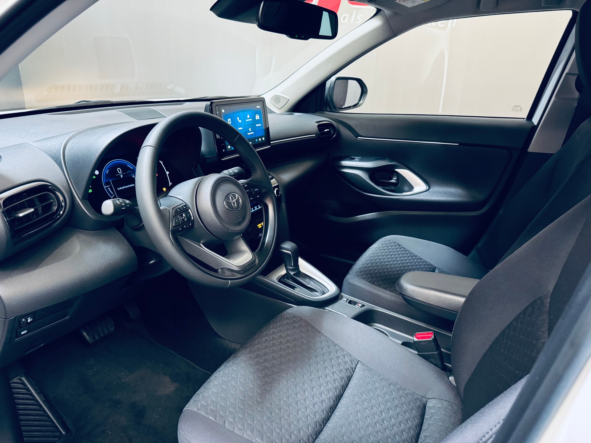 TOYOTA Yaris Cross 1.5 Comfort e-CVT-image-11
