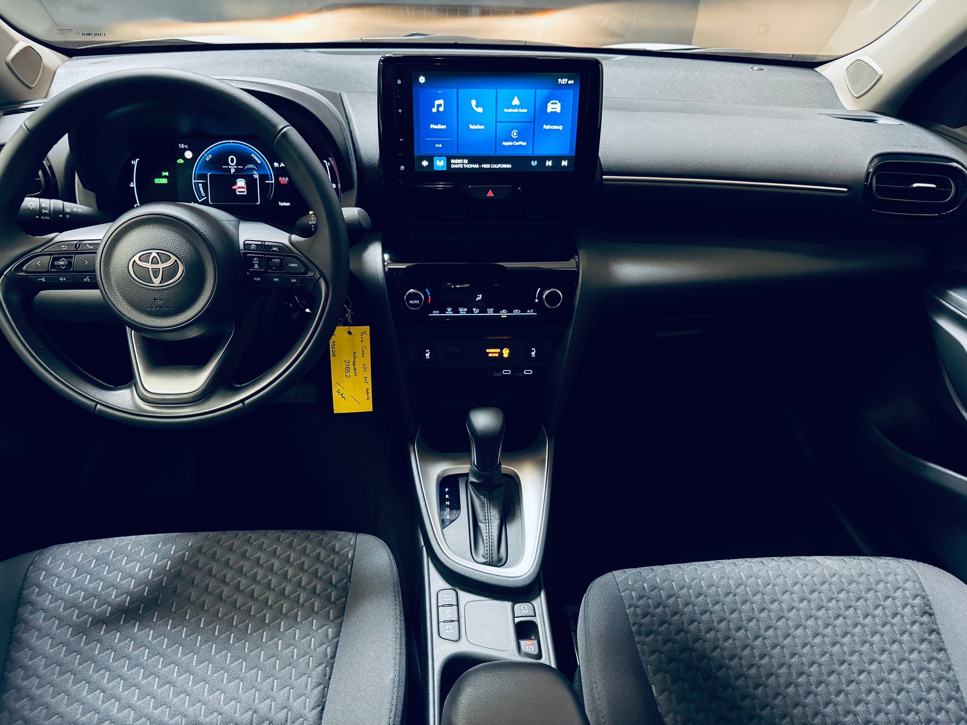 TOYOTA Yaris Cross 1.5 Comfort e-CVT-image-13