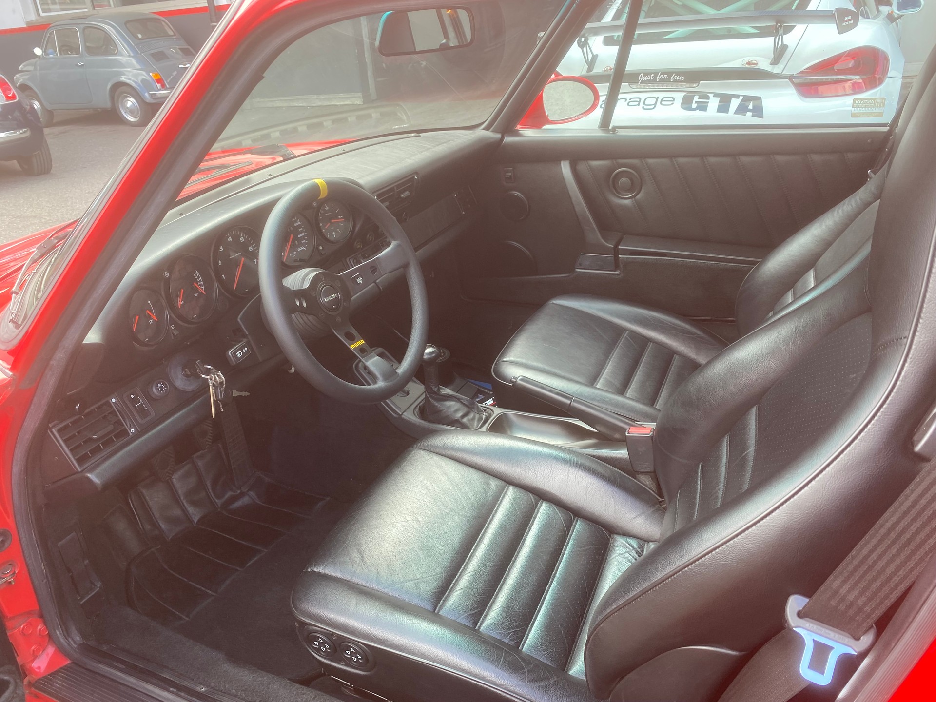 PORSCHE 911 Carrera 2-image-3