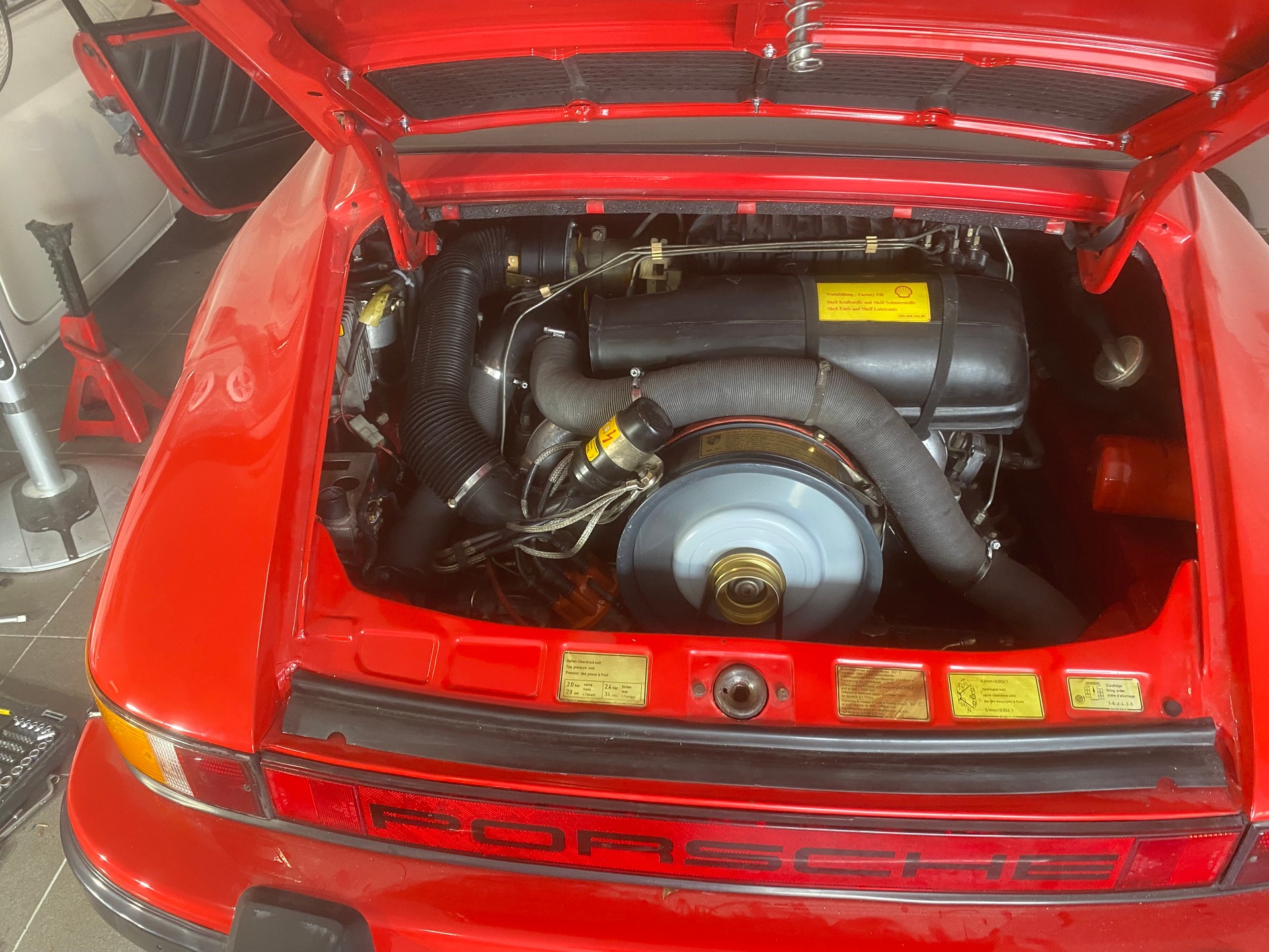 PORSCHE 911 Carrera 2-image-4
