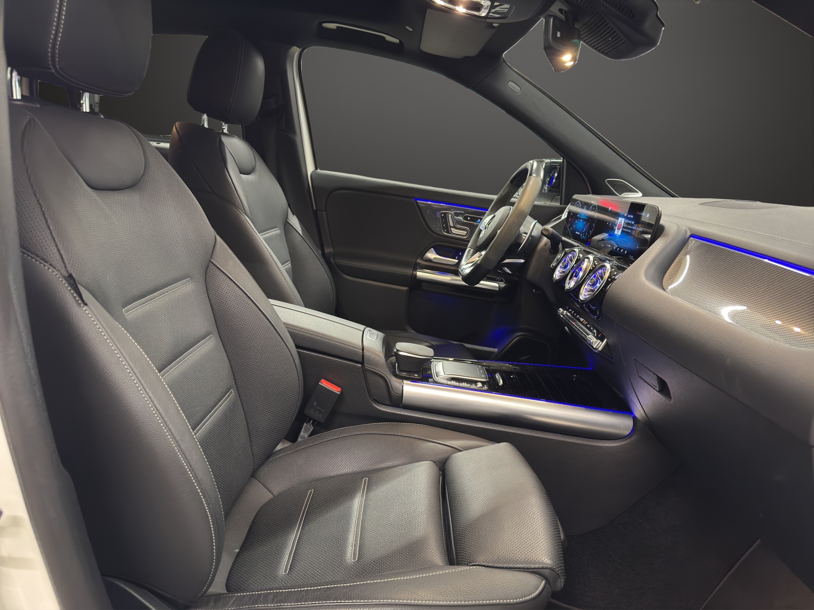MERCEDES-BENZ GLA 45 S AMG 4Matic+ 8G-Speedshift DCT-image-12