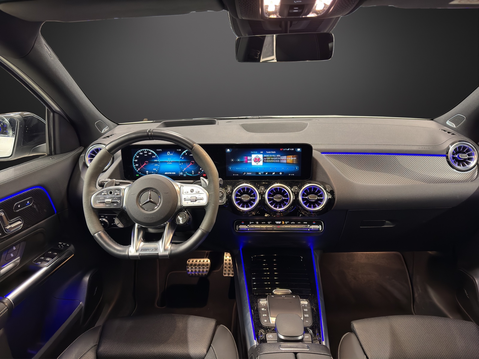 MERCEDES-BENZ GLA 45 S AMG 4Matic+ 8G-Speedshift DCT-image-10