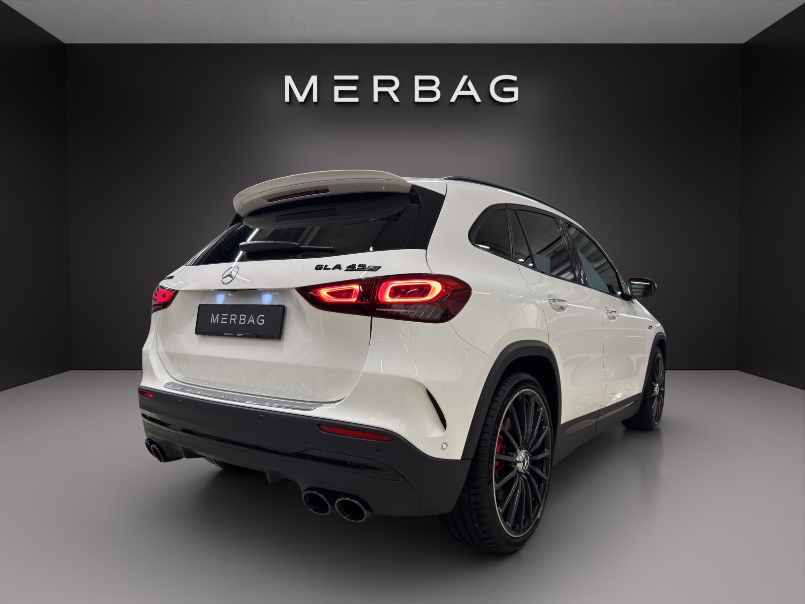 MERCEDES-BENZ GLA 45 S AMG 4Matic+ 8G-Speedshift DCT-image-2